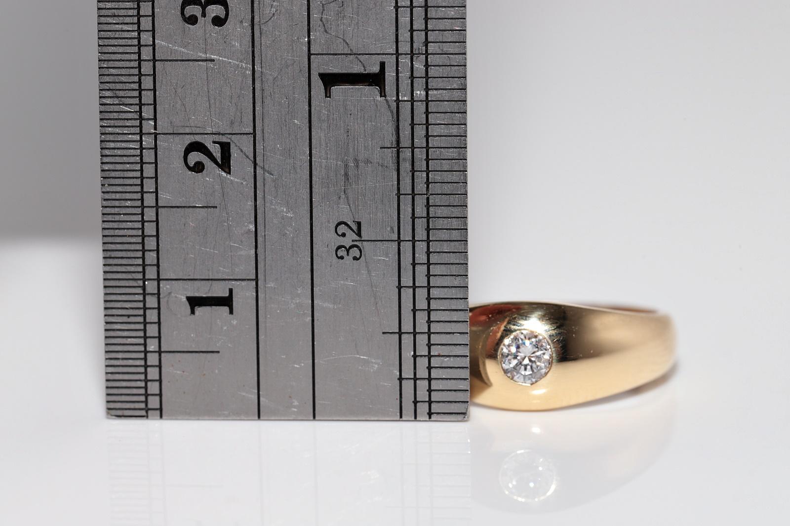 Vintage Circa 1970s Handcrafted 18k Gold Natural Diamond Solitaire Ring (Bague solitaire en or 18k avec diamant naturel) en vente 11
