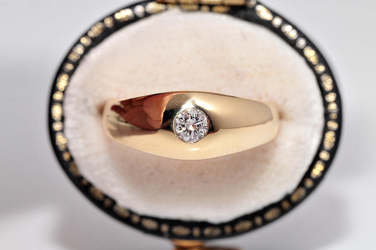 Vintage Circa 1970s Handcrafted 18k Gold Natural Diamond Solitaire Ring (Bague solitaire en or 18k avec diamant naturel) en vente 1