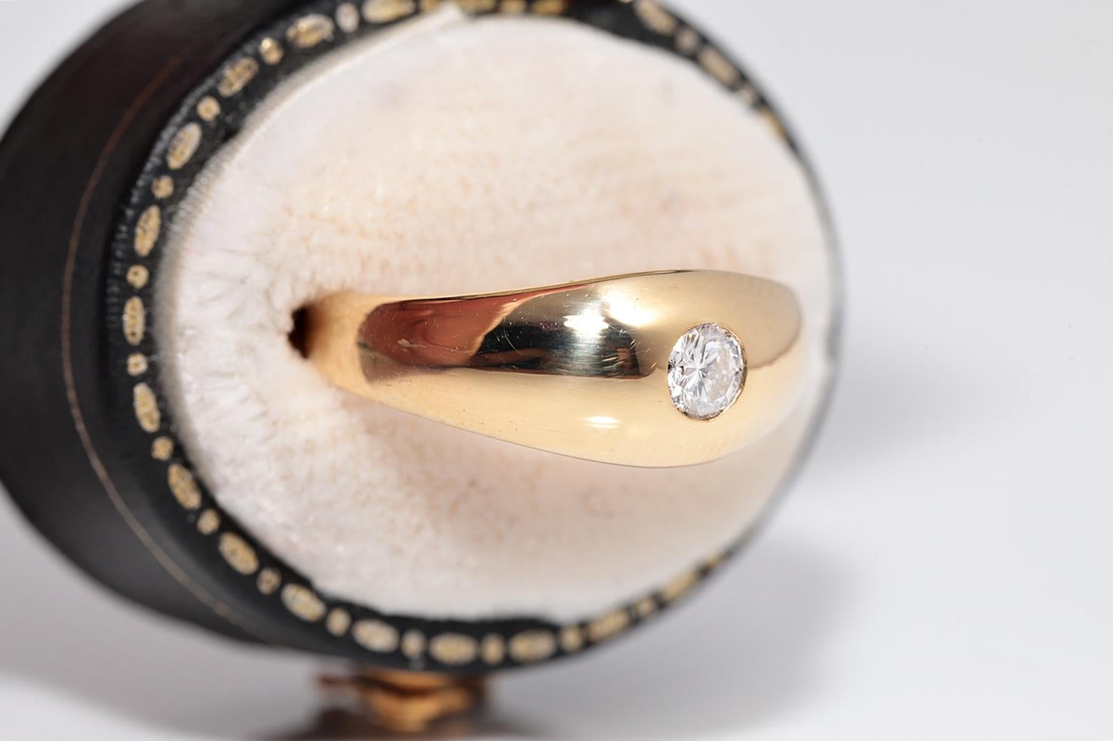 Vintage Circa 1970s Handcrafted 18k Gold Natural Diamond Solitaire Ring (Bague solitaire en or 18k avec diamant naturel) en vente 2