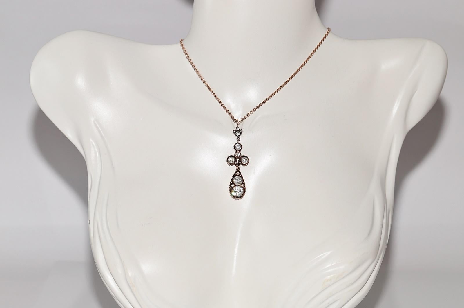 In ottime condizioni.
Il peso totale è di 8,4 grammi.
Totalmente è un diamante taglio rosa da 2,50 ct.
Totalmente si tratta di un diamante con taglio brioso da 0,05 ct.
Il diamante ha generalmente un colore H-I-J-K e una purezza s1-s2.
La lunghezza