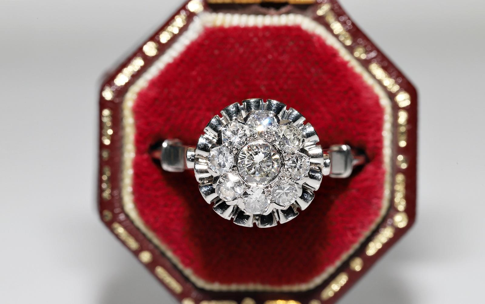 In sehr gutem Zustand.
Das Gesamtgewicht beträgt 5.5 Gramm.
Insgesamt ist Diamant 0,70 ct. 
Der Diamant hat die Farbe G-H-I und die Reinheit s1-s2.
Ringgröße ist US 6.2 (Wir bieten kostenlose Größenänderung)
Wir können jede Größe herstellen.
Die Box