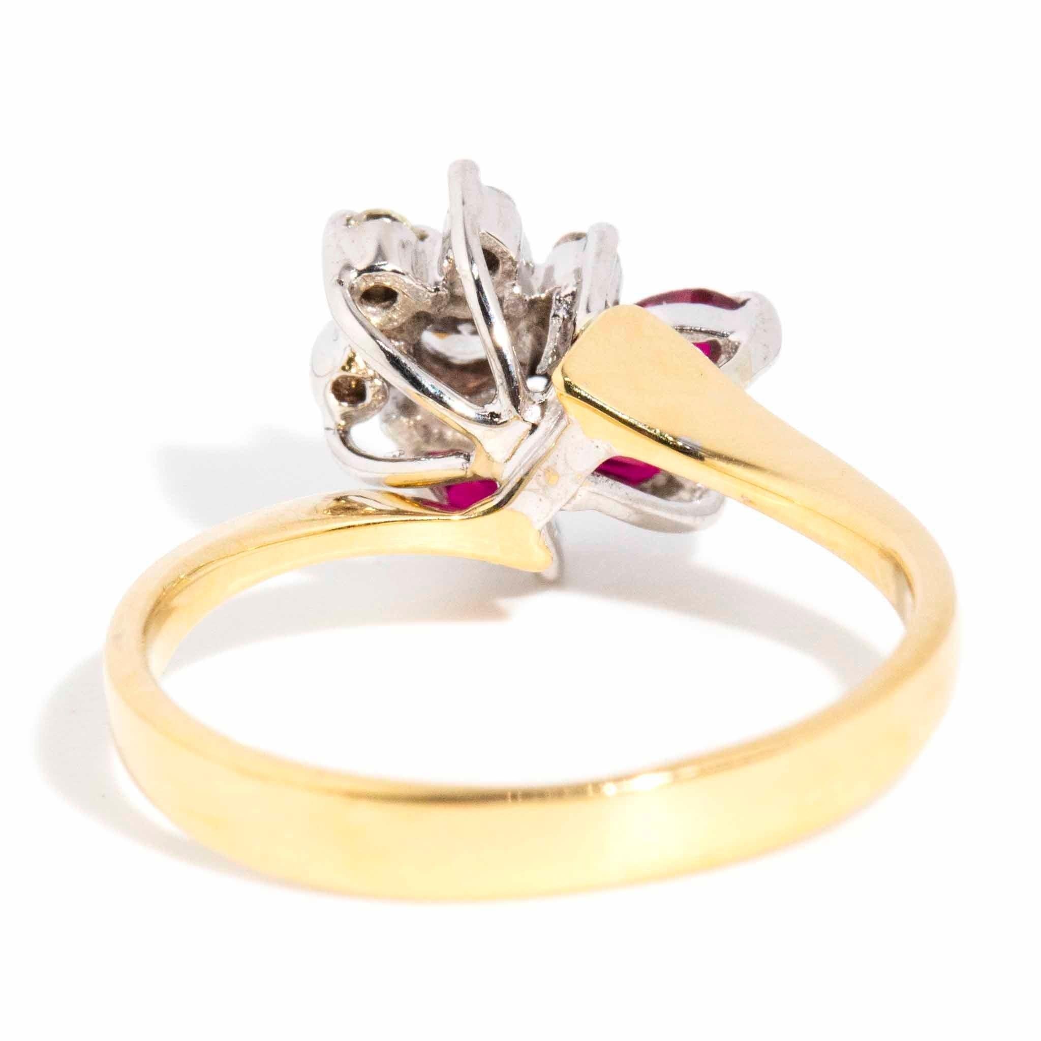 Vintage Circa 1970er Jahre Marquise Rubin & Diamant Blumen-Cluster-Ring 18 Karat Gold im Angebot 2