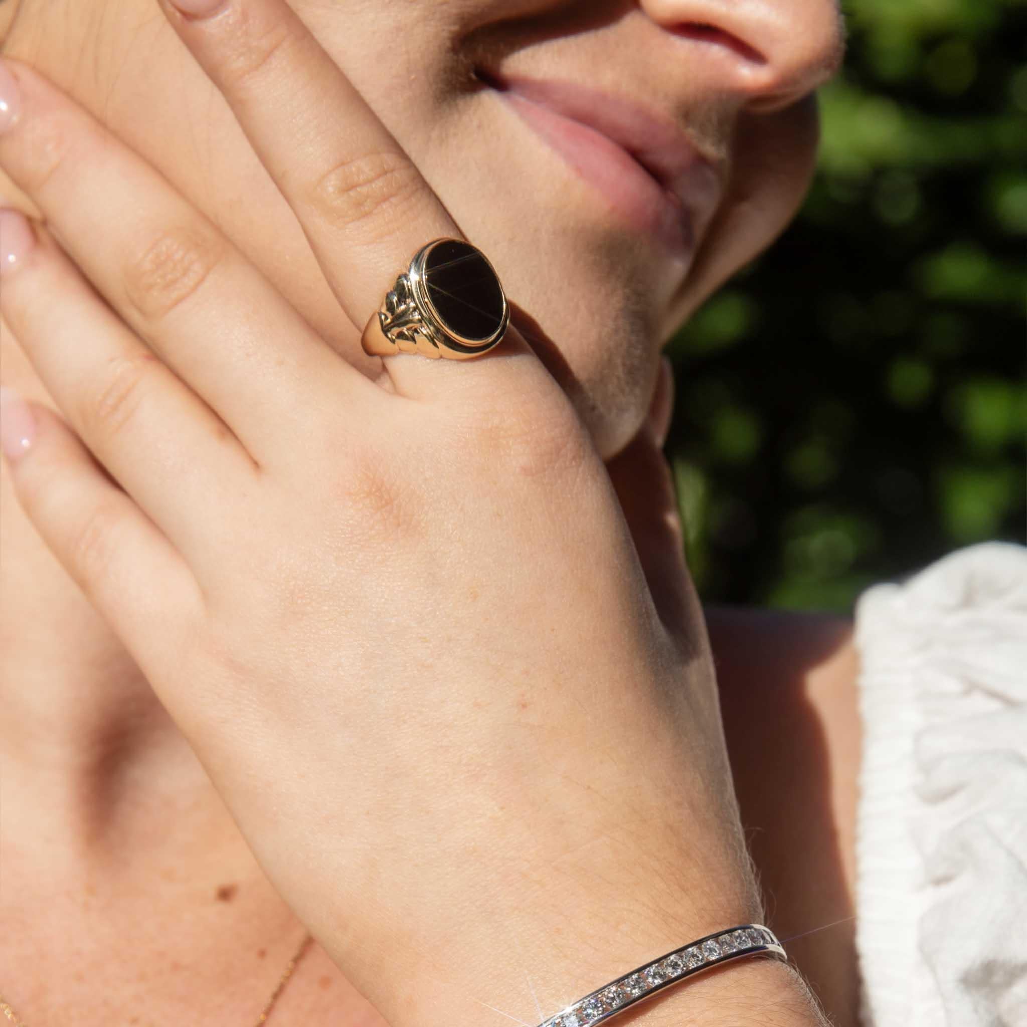 Women's Vintage Circa 1970s Oval Onyx Ring 9 Carat Yellow Gold For Sale