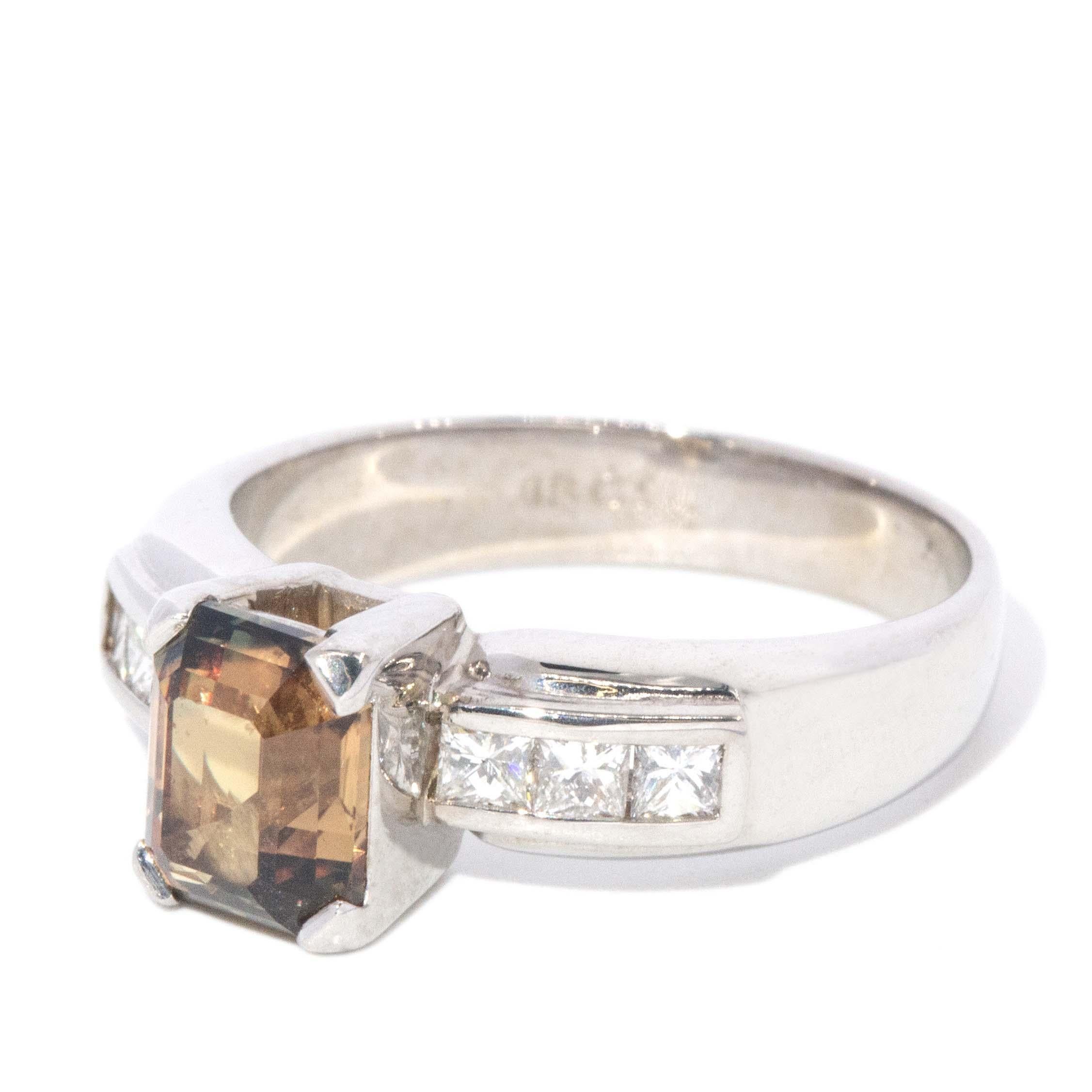 Vintage Circa 1970er Jahre Parti Saphir & Diamant-Ring 18 Karat Weißgold (Moderne) im Angebot
