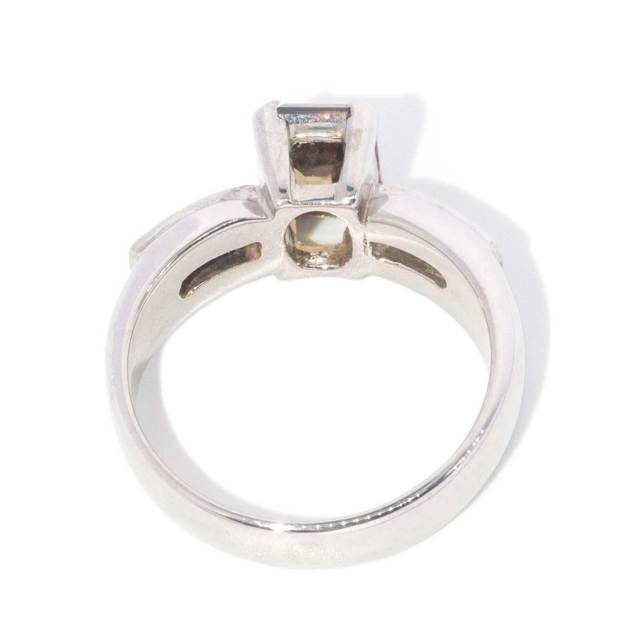 Vintage Circa 1970er Jahre Parti Saphir & Diamant-Ring 18 Karat Weißgold im Angebot 1