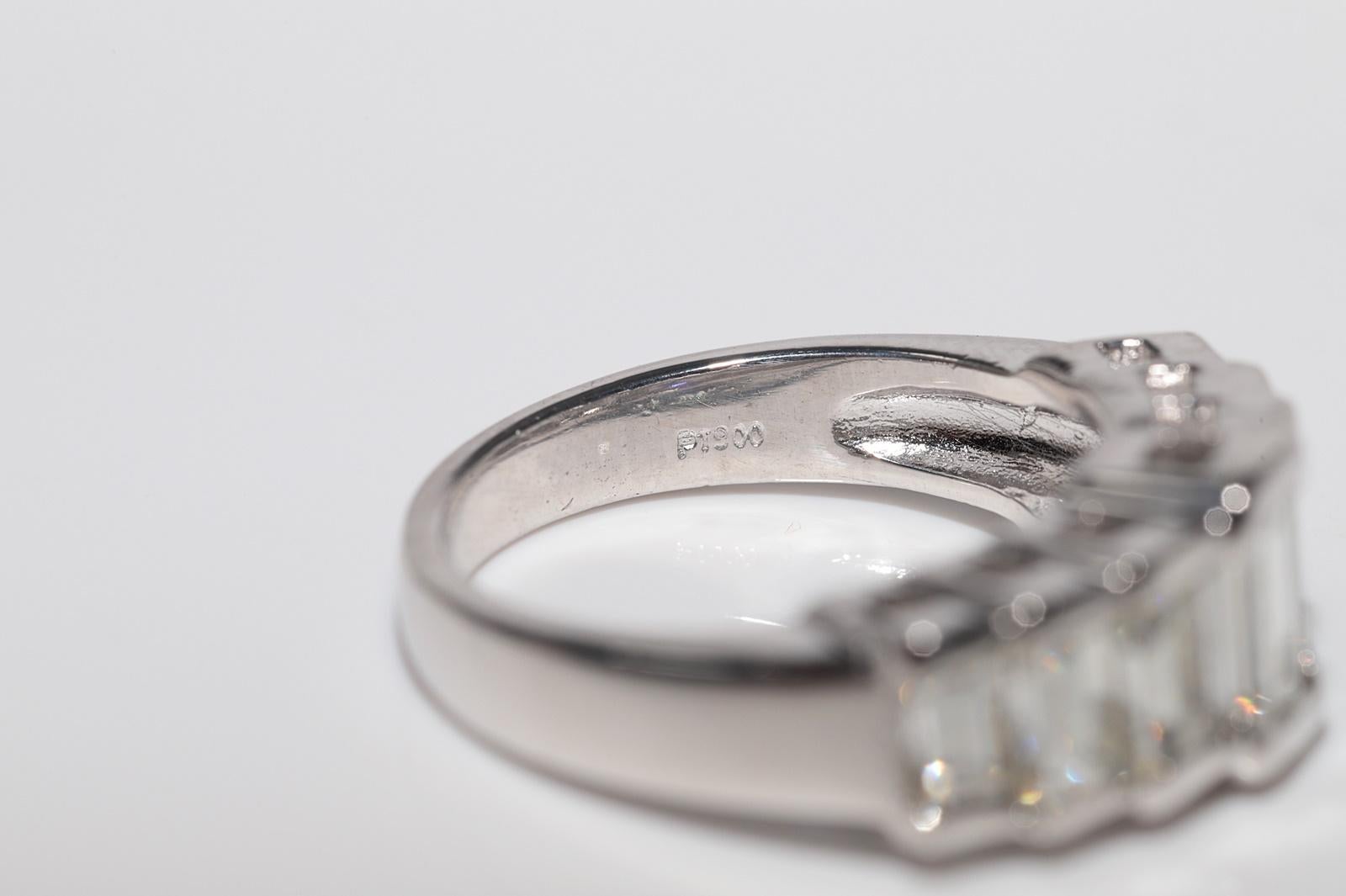 Vintage CIRCA 1970er Platin Natürlicher Baguetteschliff Diamant Dekorierter Bandring im Angebot 5
