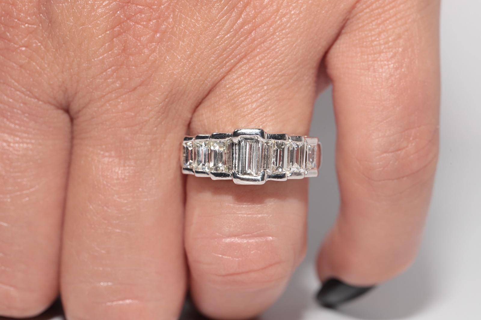 Vintage CIRCA 1970er Platin Natürlicher Baguetteschliff Diamant Dekorierter Bandring im Angebot 10