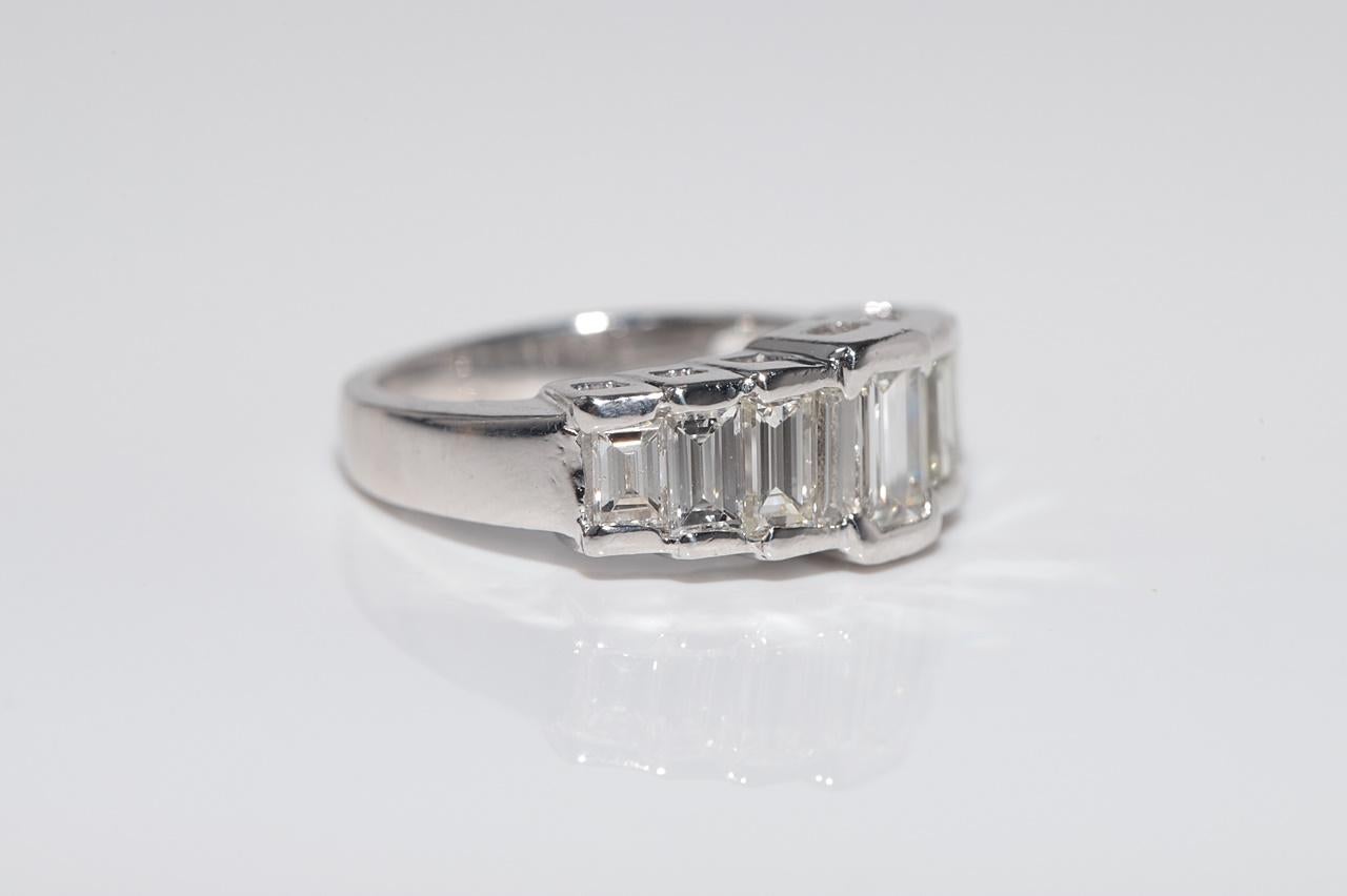 Vintage CIRCA 1970er Platin Natürlicher Baguetteschliff Diamant Dekorierter Bandring Damen im Angebot