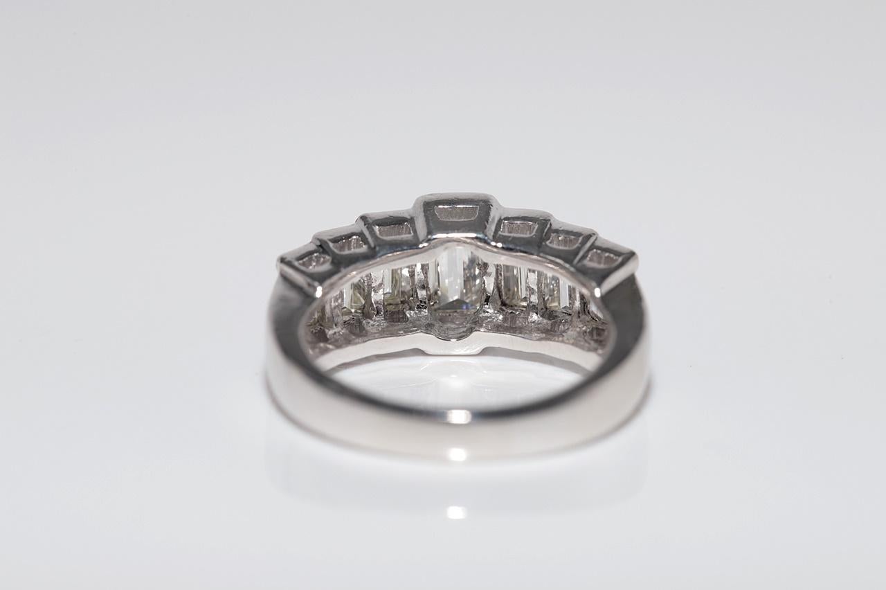 Vintage CIRCA 1970er Platin Natürlicher Baguetteschliff Diamant Dekorierter Bandring im Angebot 3