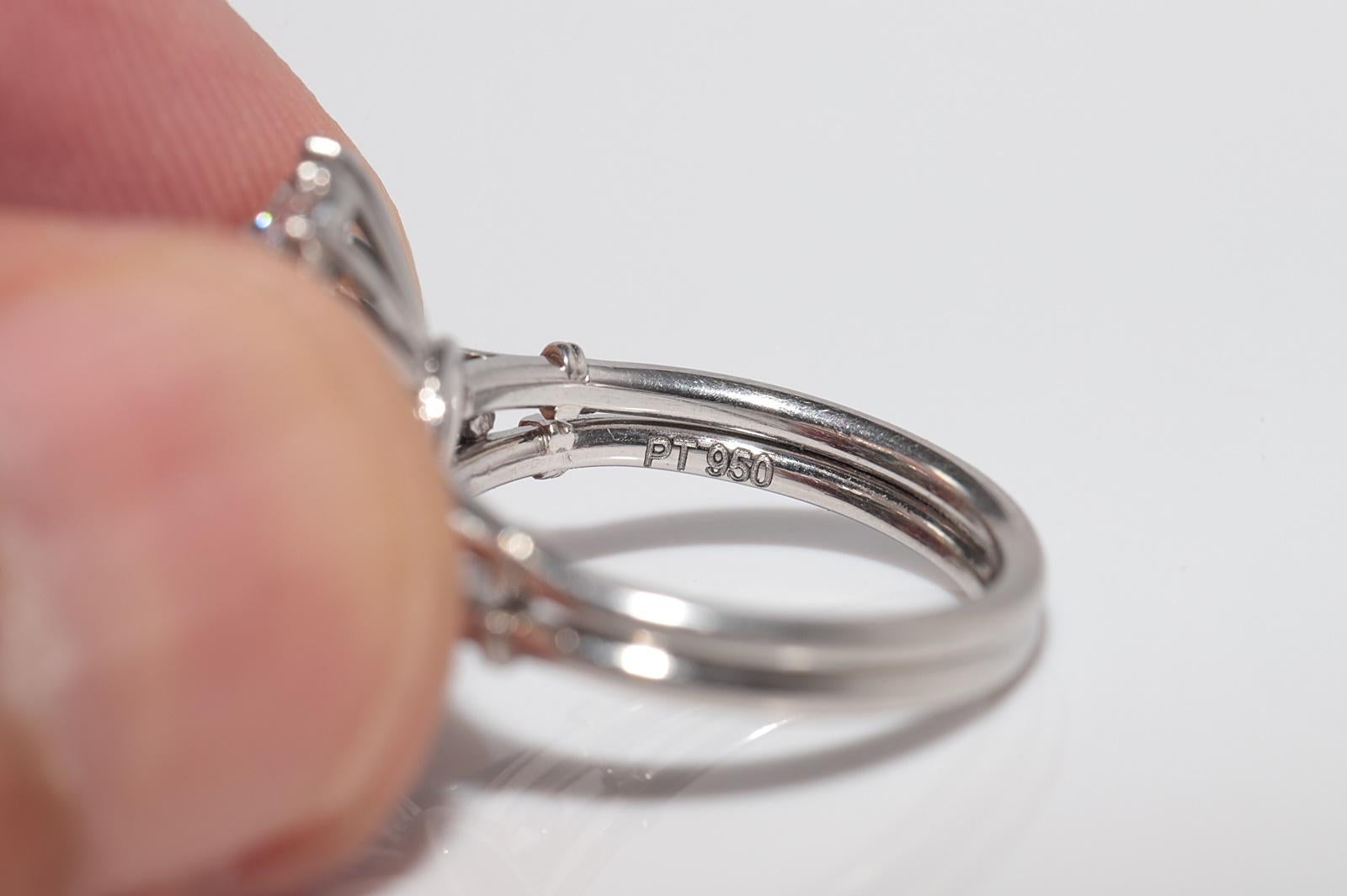 Vintage Circa 1970er Jahre Platin Natürlicher Diamant und Türkis Dekorierter Ring im Angebot 3