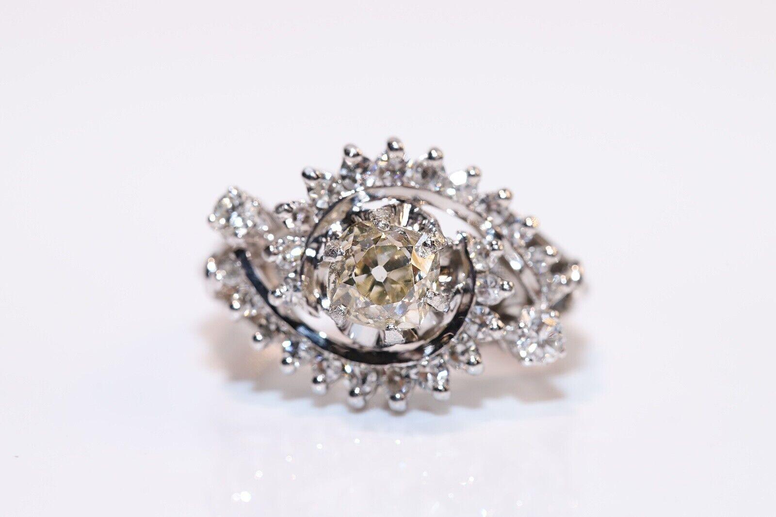 Vintage Circa 1970er Jahre Platin Natürlicher Diamant Dekorierter Ring  im Angebot 5