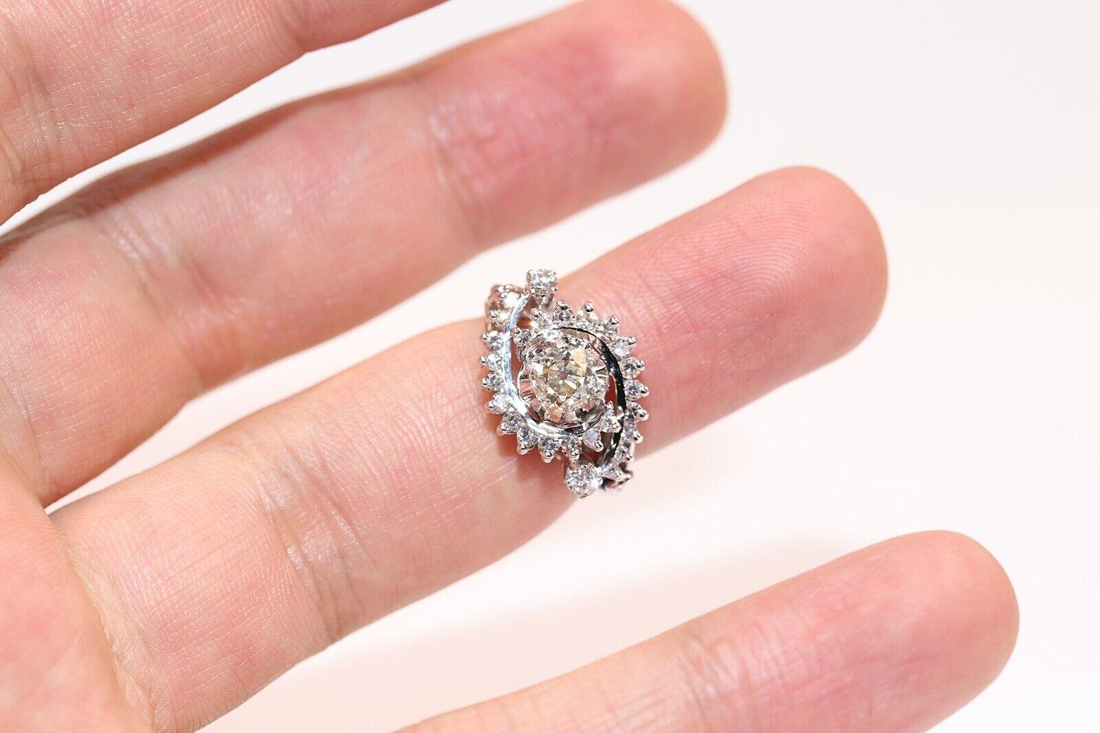 Vintage Circa 1970er Jahre Platin Natürlicher Diamant Dekorierter Ring  Damen im Angebot