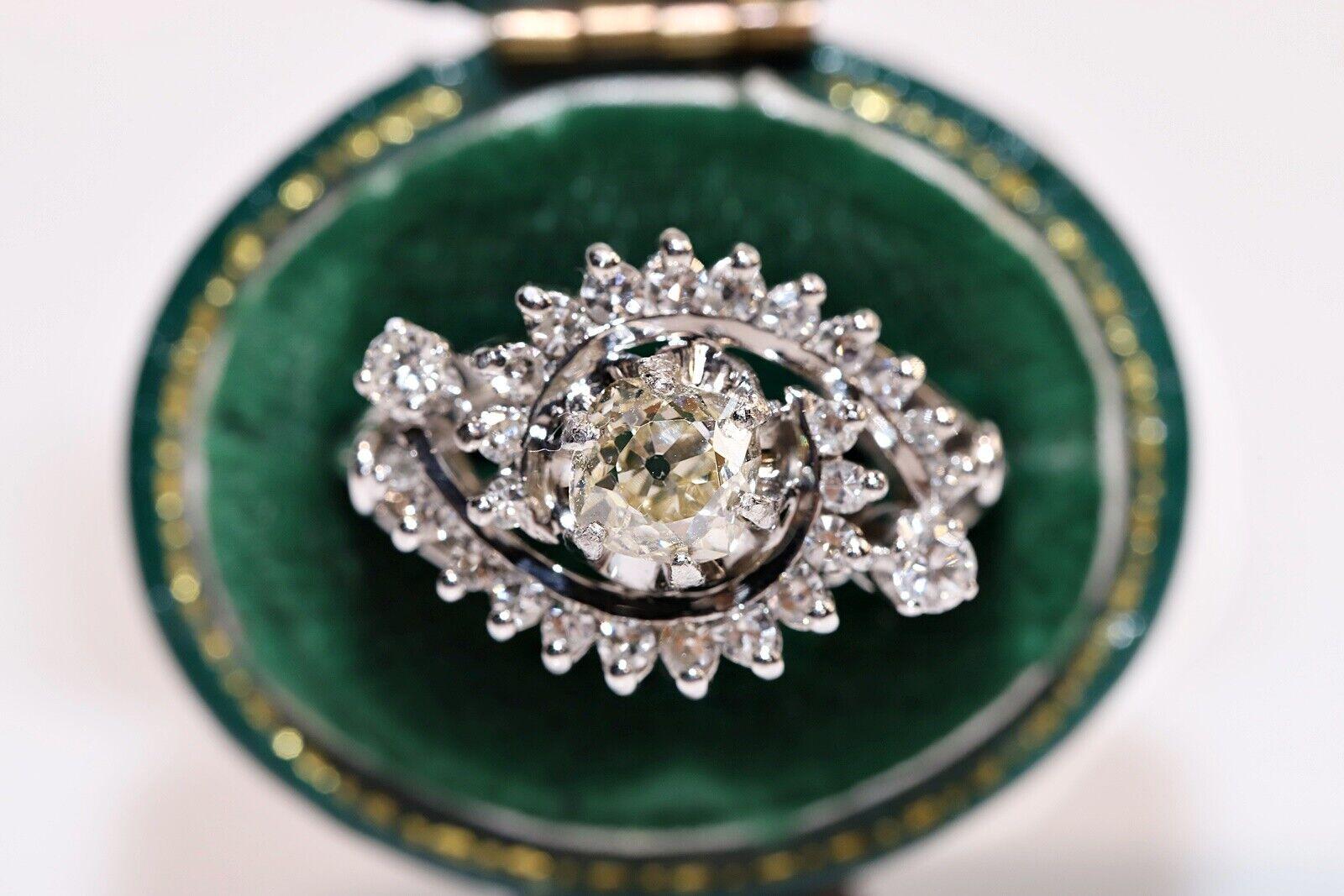 Vintage Circa 1970er Jahre Platin Natürlicher Diamant Dekorierter Ring  im Angebot 2