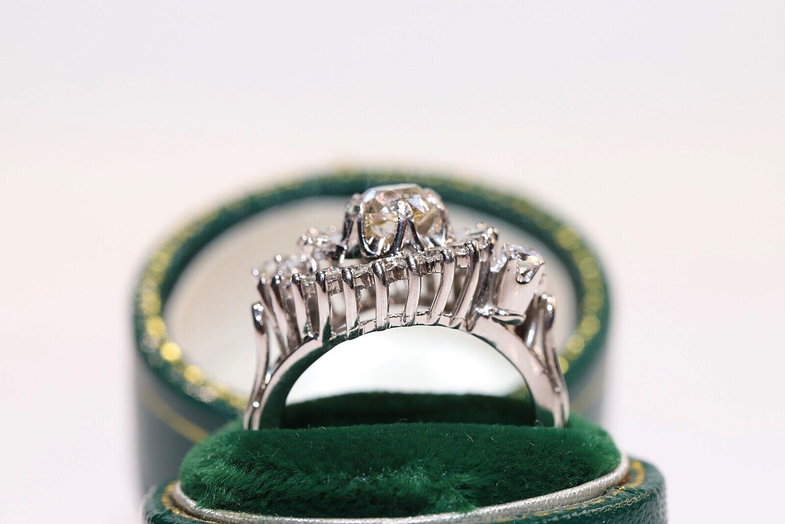 Vintage Circa 1970er Jahre Platin Natürlicher Diamant Dekorierter Ring  im Angebot 3