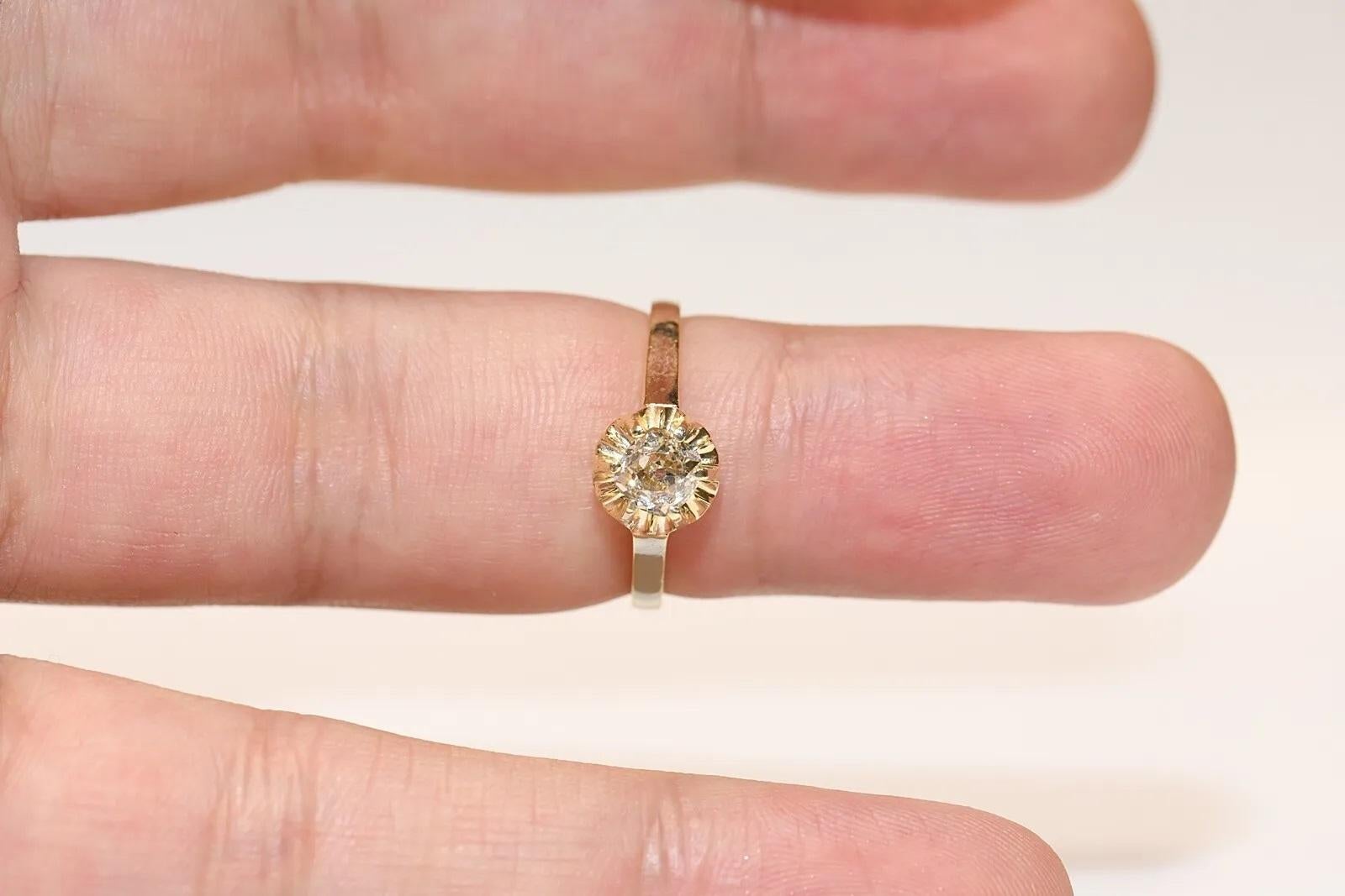 Vintage Circa 1970er Jahre Platin Natürlicher Altschliff Diamant Dekorierter Solitär Ring im Angebot 1