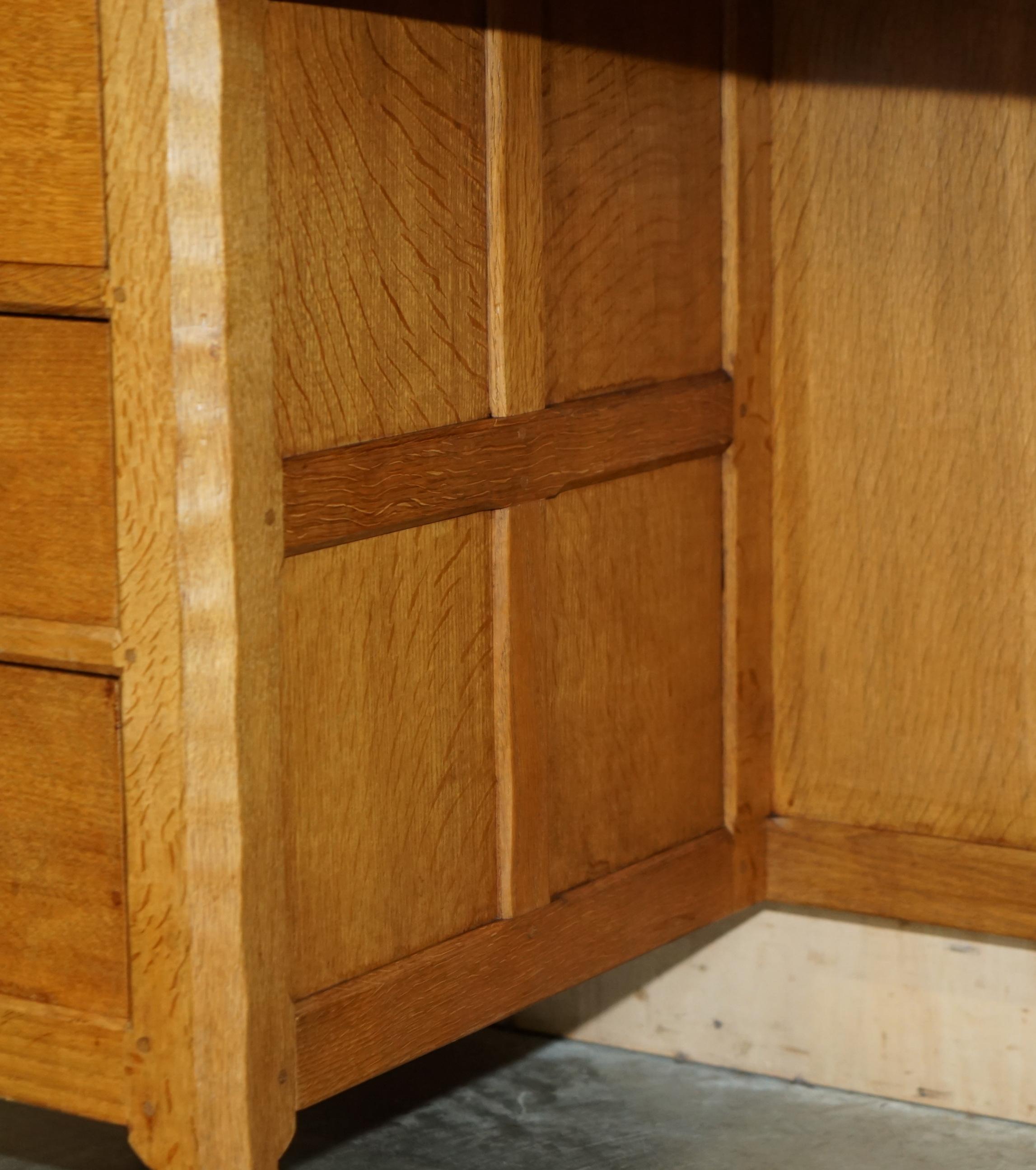 VINTAGE CIRCA 1970 ROBERT MOUSEMAN THOMPSON ENGLISH PEDESTAL DESK ADAZED TOP in vendita 3