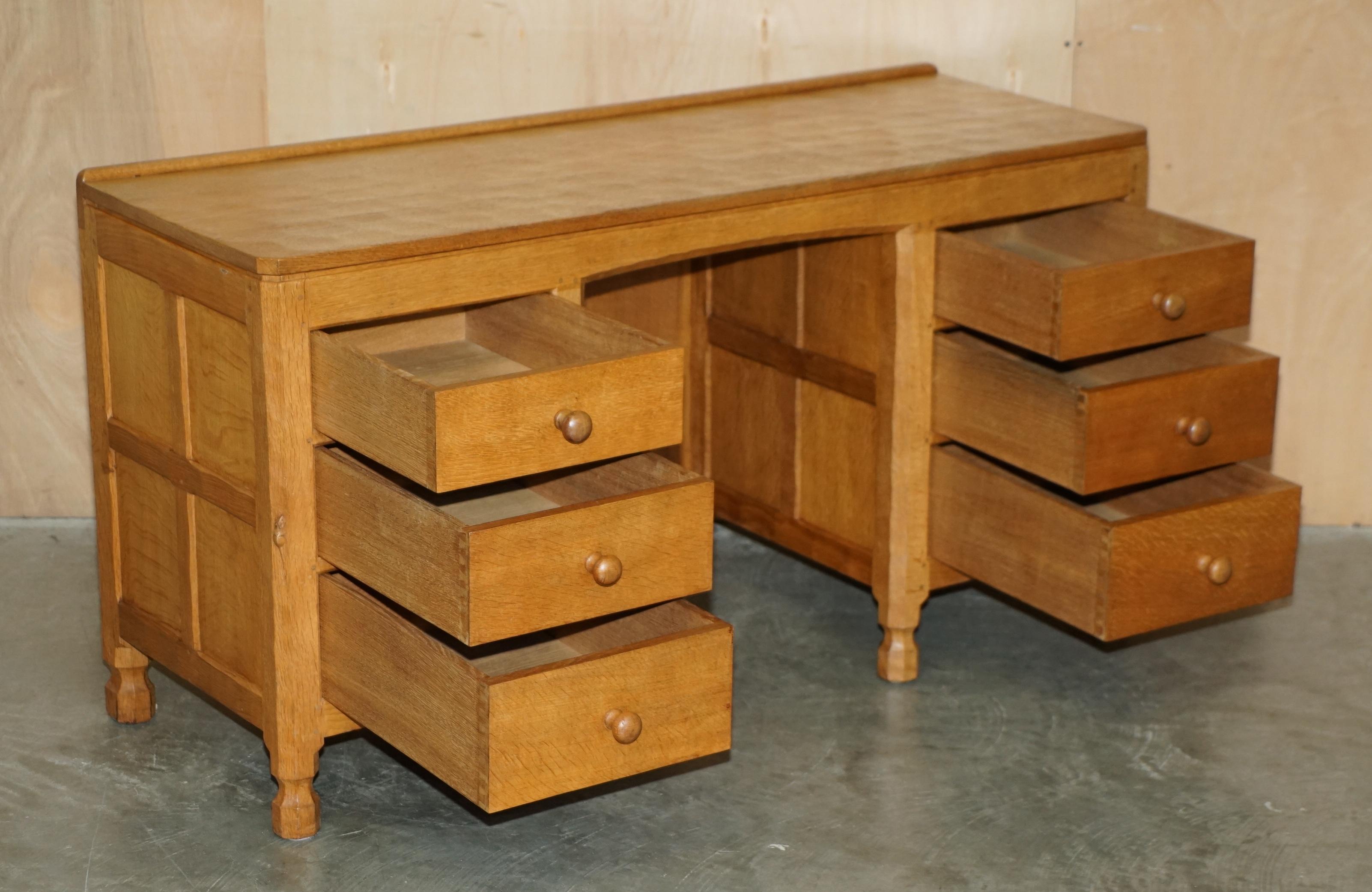 VINTAGE CIRCA 1970 ROBERT MOUSEMAN THOMPSON ENGLISH PEDESTAL DESK ADAZED TOP in vendita 7
