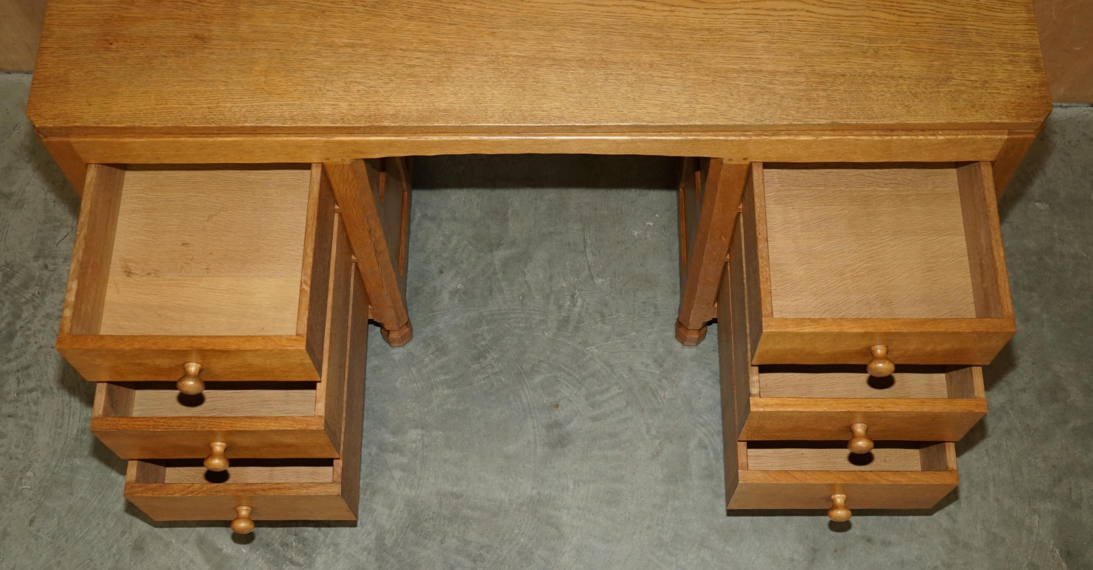 VINTAGE CIRCA 1970 ROBERT MOUSEMAN THOMPSON ENGLISH PEDESTAL DESK ADAZED TOP in vendita 8