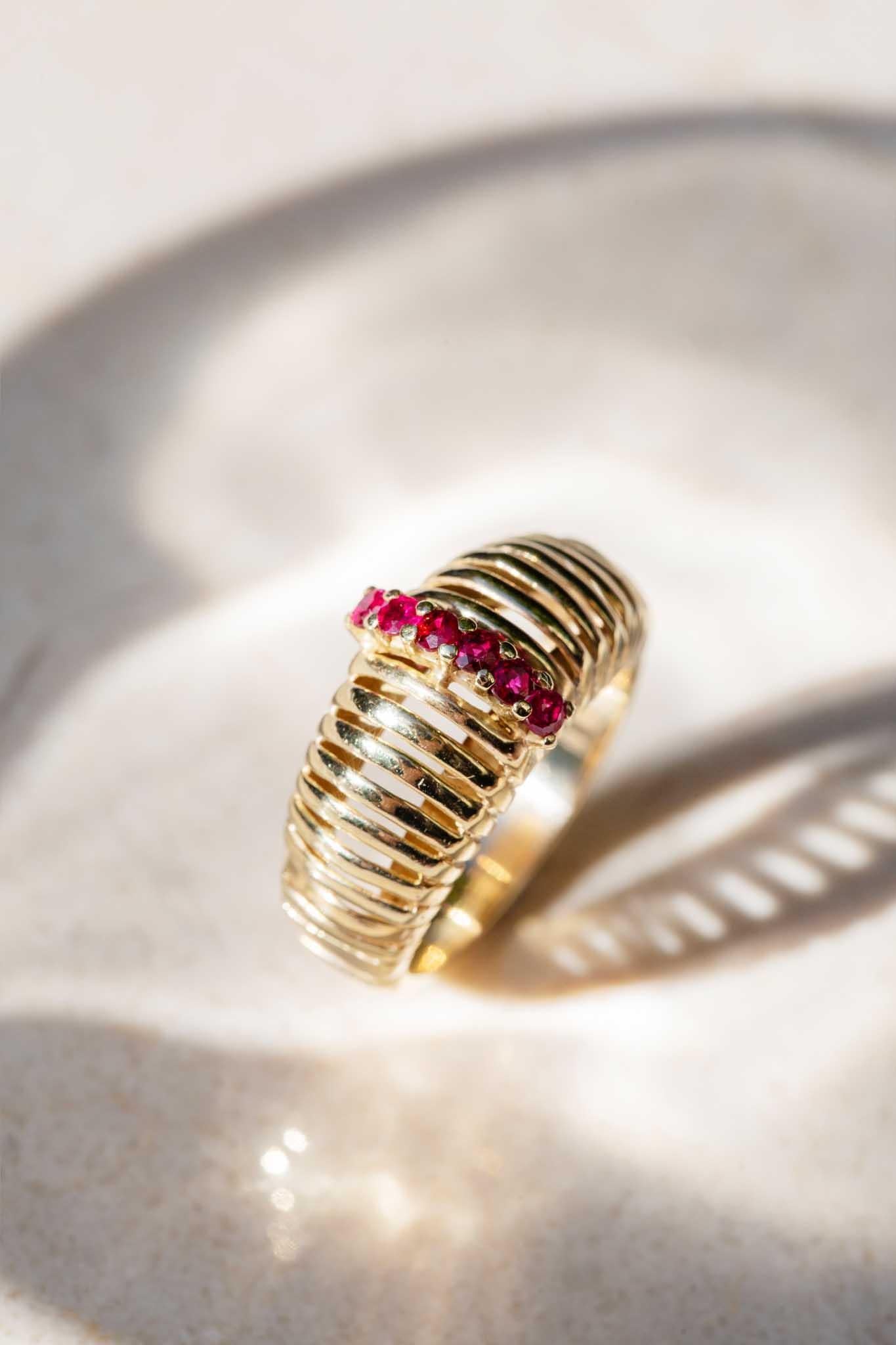 Vintage Circa 1970s Ruby Ribbed Dress Ring 9 Carat Yellow Gold For Sale 4