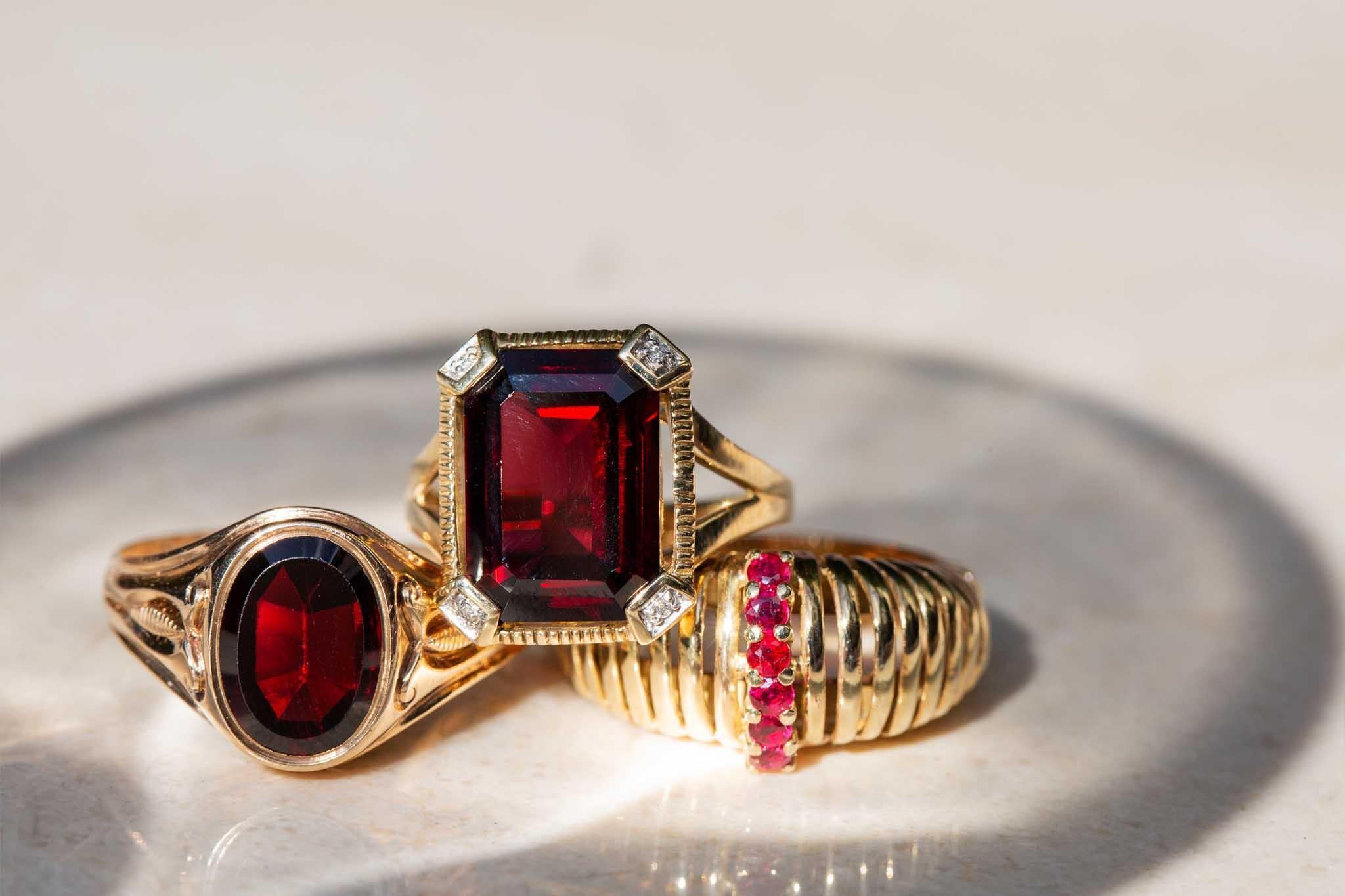 Vintage Circa 1970s Ruby Ribbed Dress Ring 9 Carat Yellow Gold For Sale 6