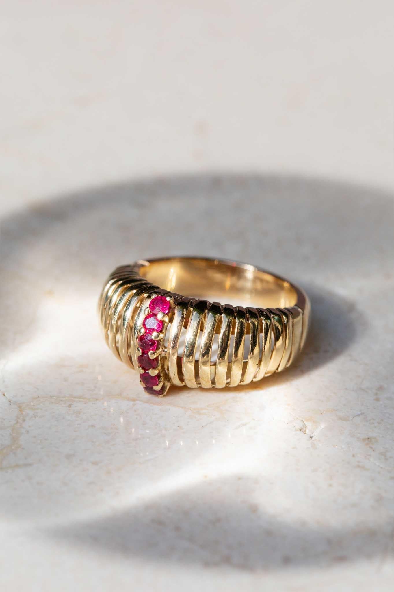 Vintage Circa 1970s Ruby Ribbed Dress Ring 9 Carat Yellow Gold For Sale 8