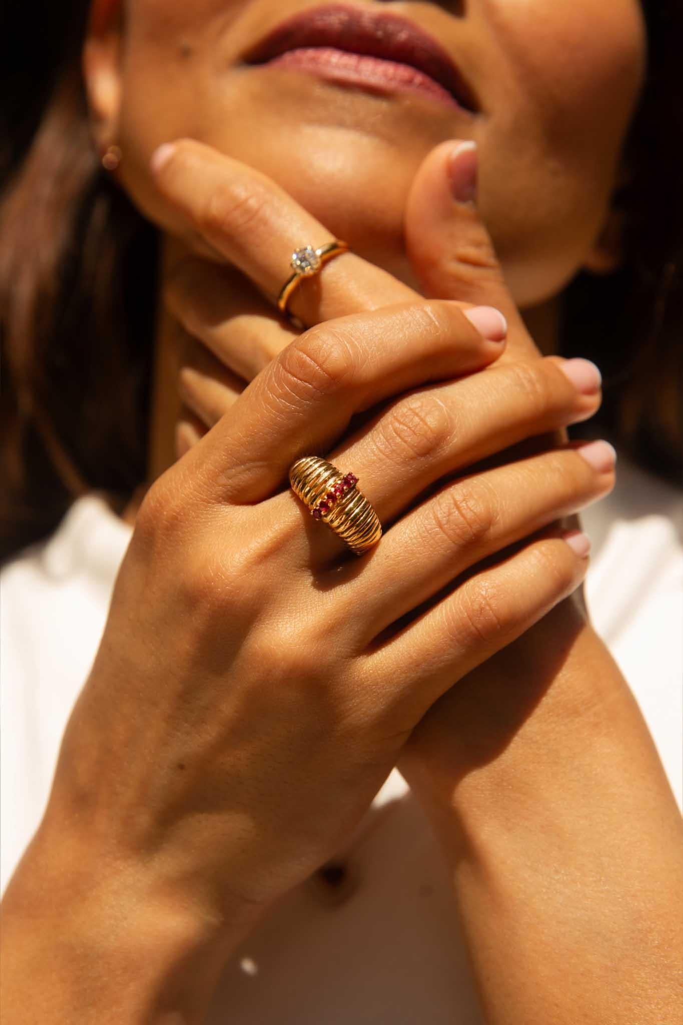 Round Cut Vintage Circa 1970s Ruby Ribbed Dress Ring 9 Carat Yellow Gold For Sale