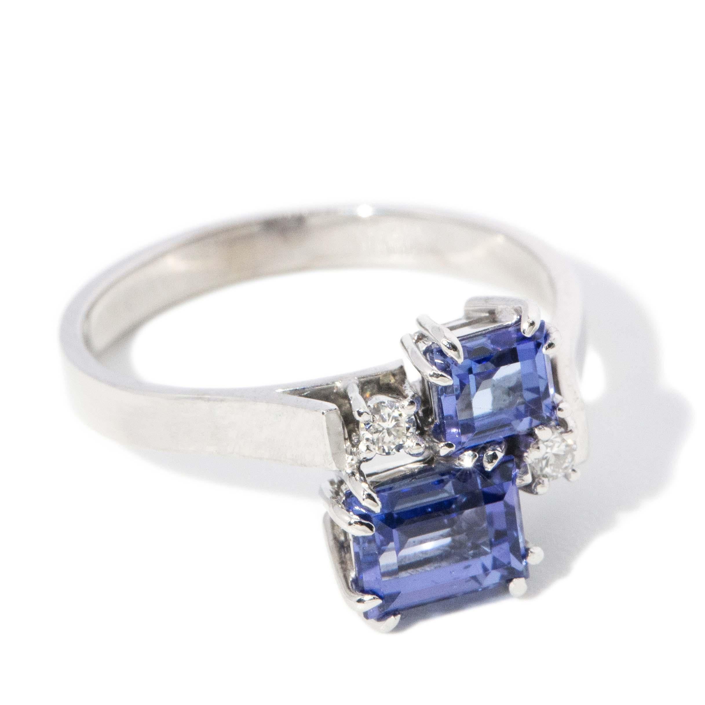 Vintage Circa 1970s Anillo Gemelo Tanzanita Diamante Oro Blanco 18 Quilates Moderno en venta