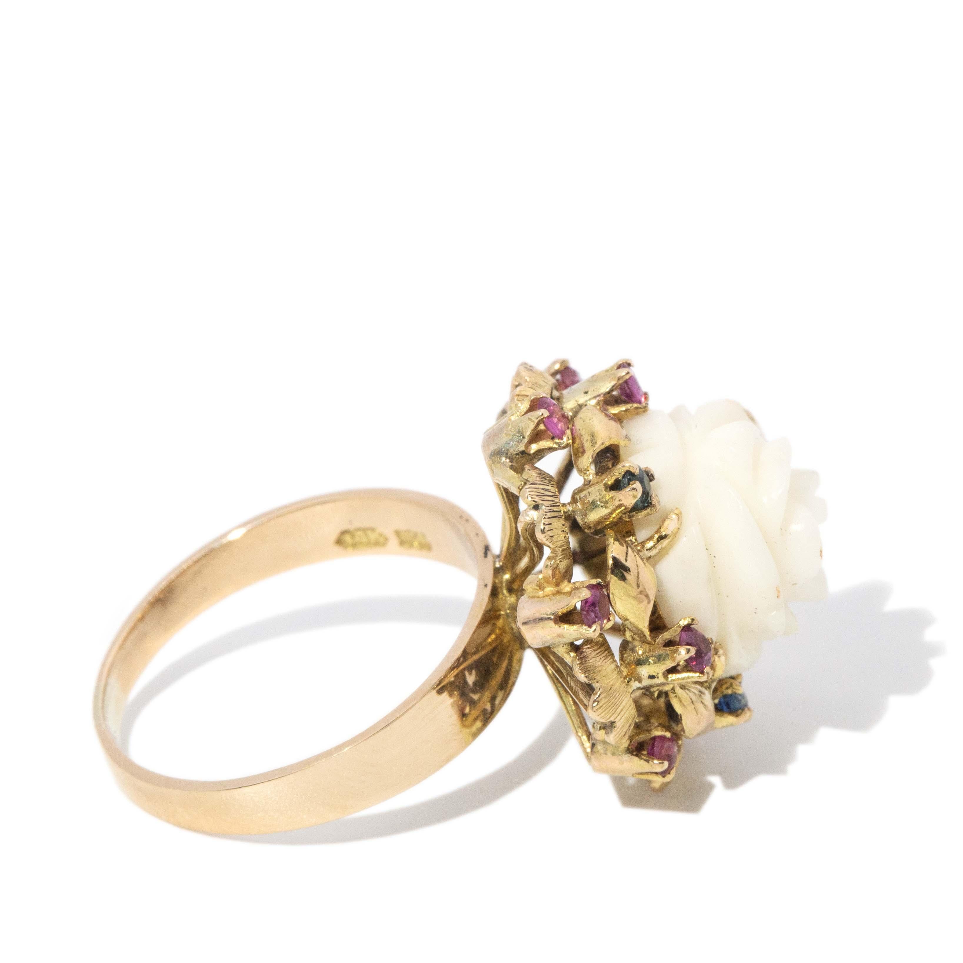 Vintage Circa 1970s White Agate Ruby Sapphire Ring 14 Carat Yellow Gold Unisexe en vente