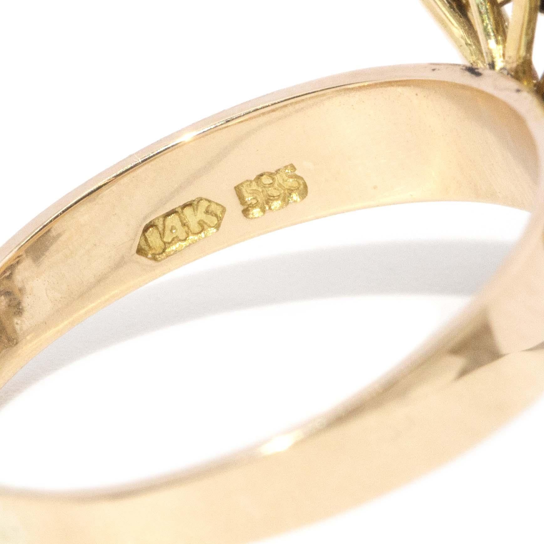 Vintage Circa 1970s White Agate Ruby Sapphire Ring 14 Carat Yellow Gold en vente 1