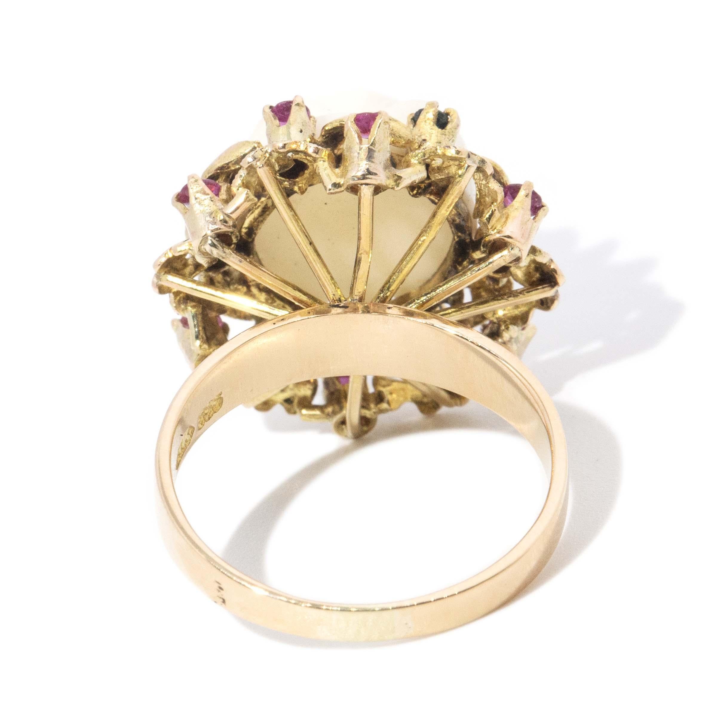 Vintage Circa 1970s White Agate Ruby Sapphire Ring 14 Carat Yellow Gold en vente 3