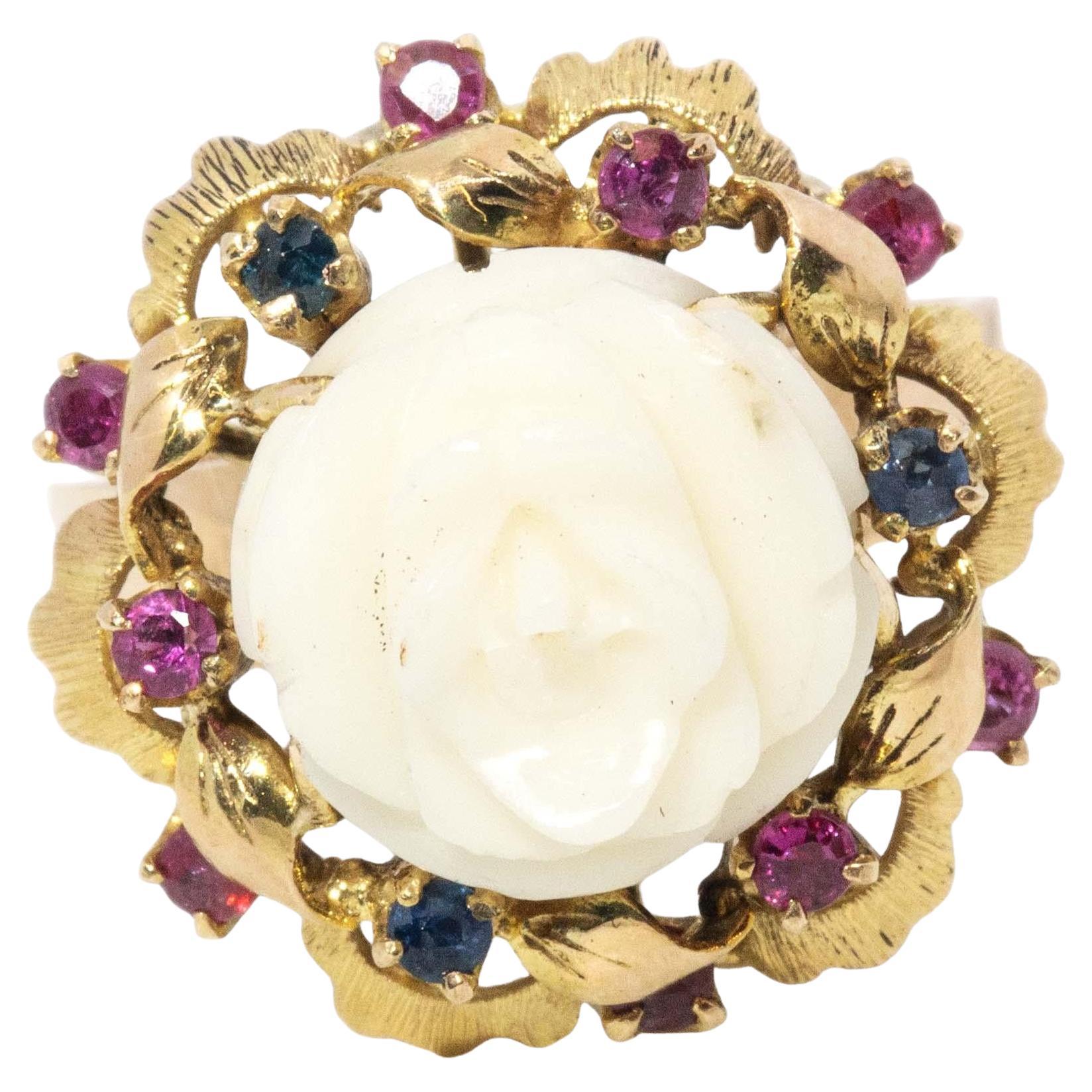 Vintage Circa 1970s White Agate Ruby Sapphire Ring 14 Carat Yellow Gold en vente