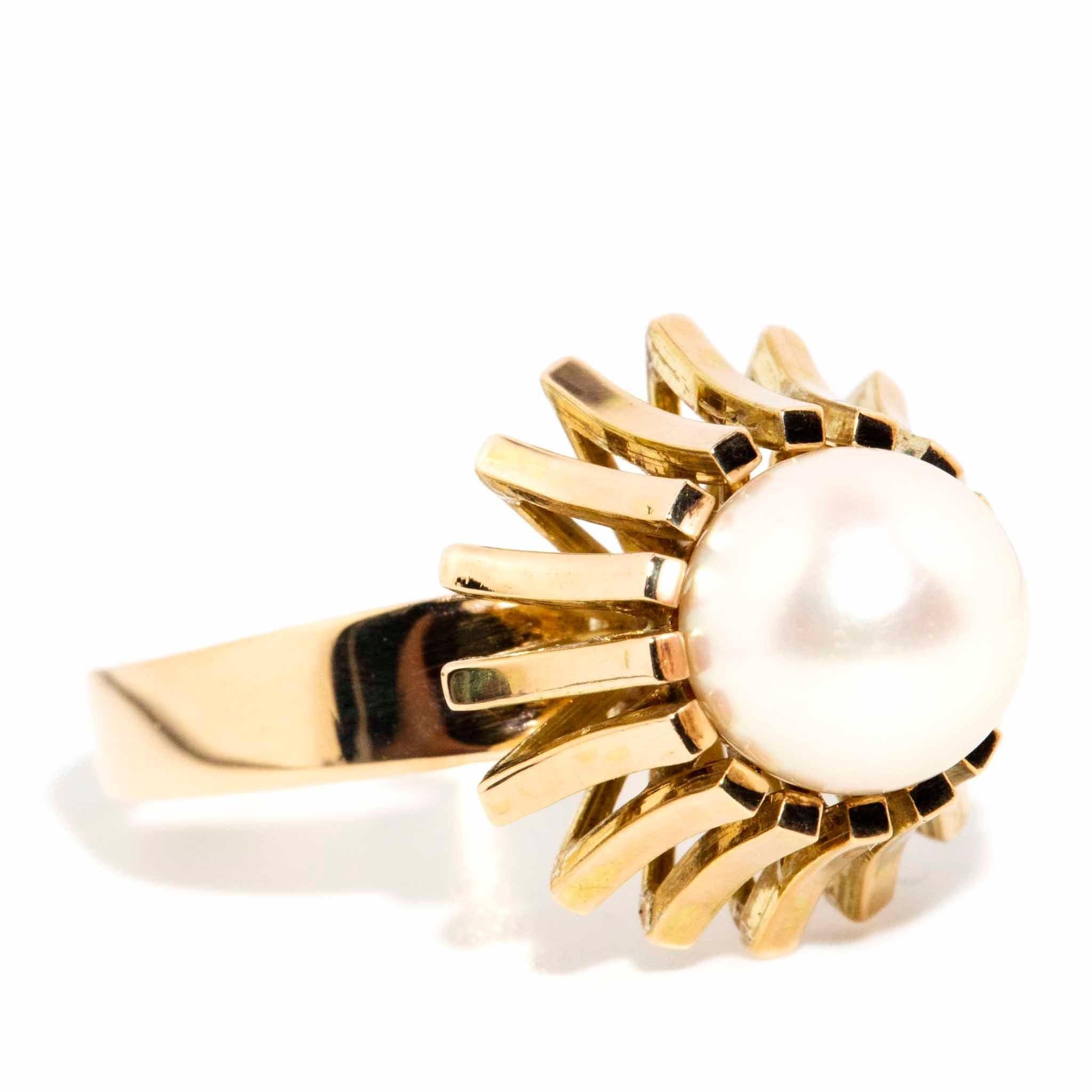 Vintage Circa 1970s White Pearl Solitaire Ring 14 Carat Yellow Gold In Good Condition For Sale In Hamilton, AU