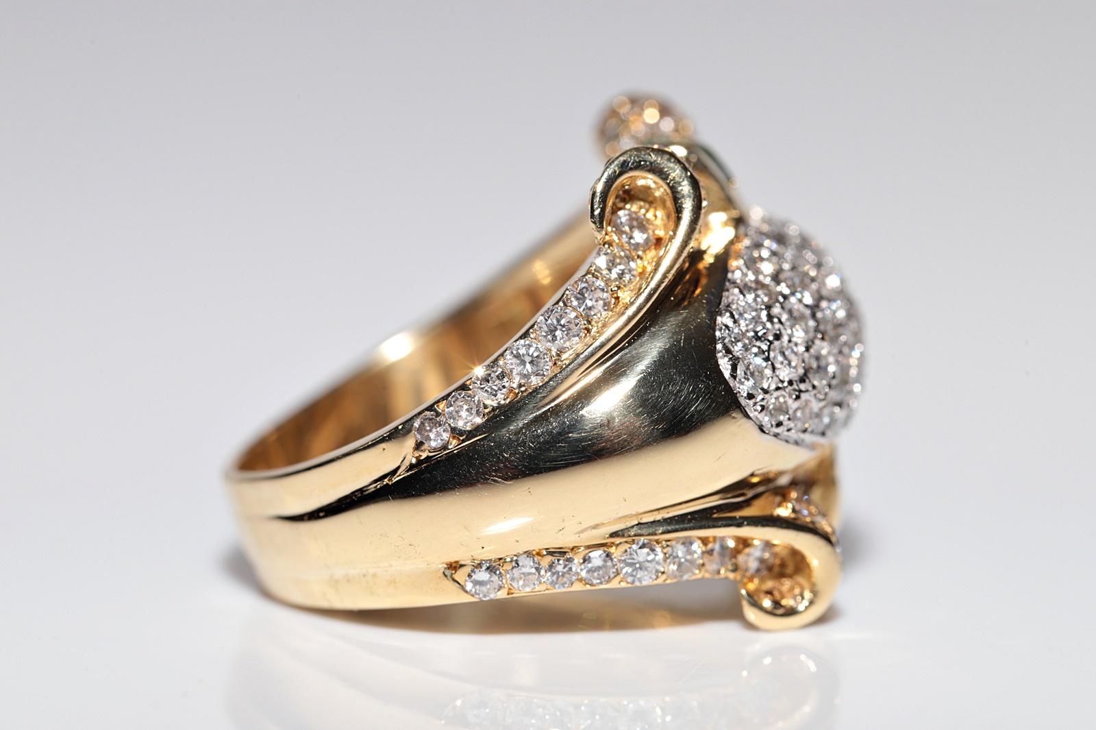 Vintage Circa 1980 18k Gold Natural Diamond And Princess Cut Emerald Tank Ring For Sale 5
