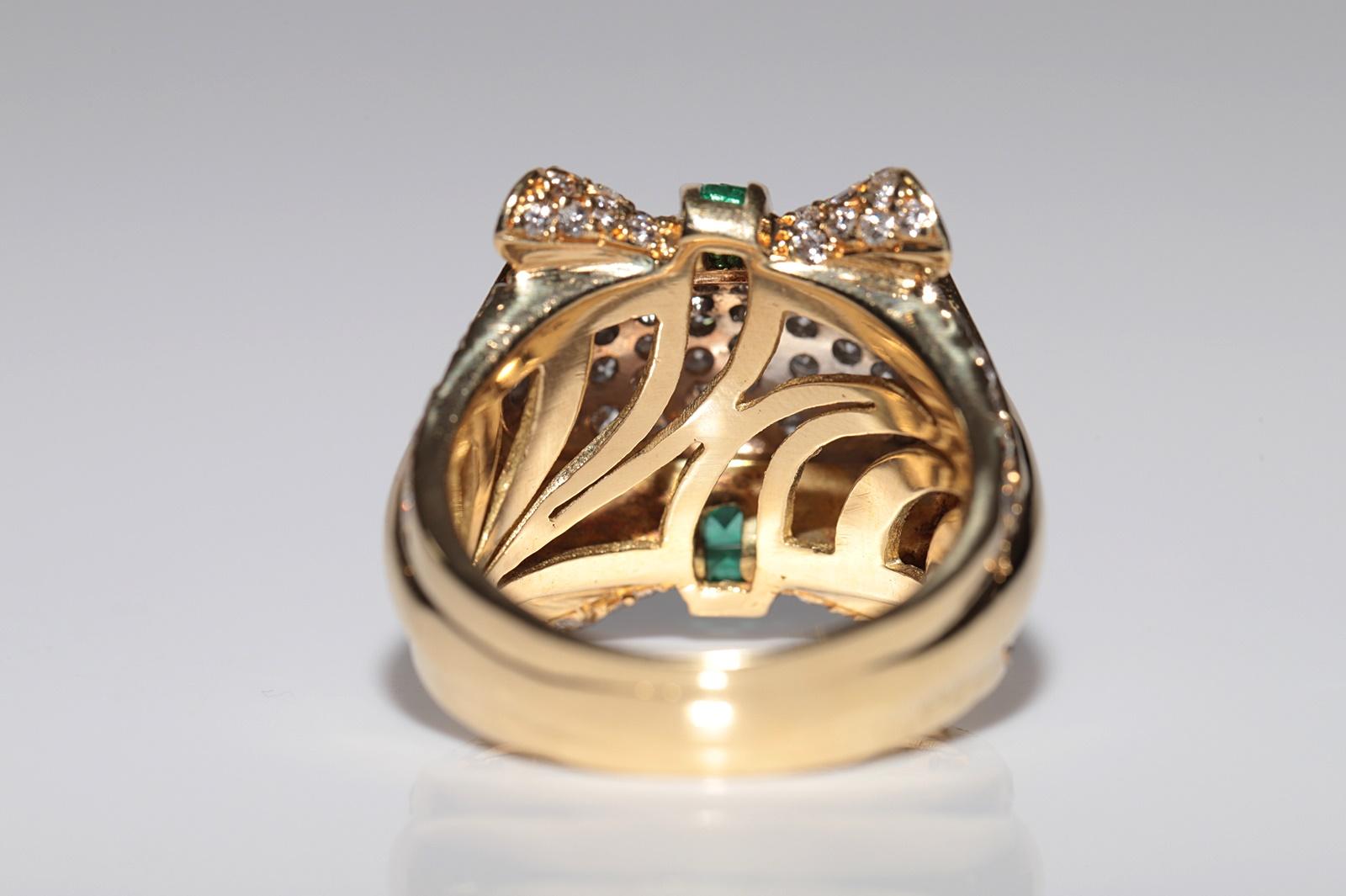 Vintage Circa 1980 18k Gold Natural Diamond And Princess Cut Emerald Tank Ring For Sale 7