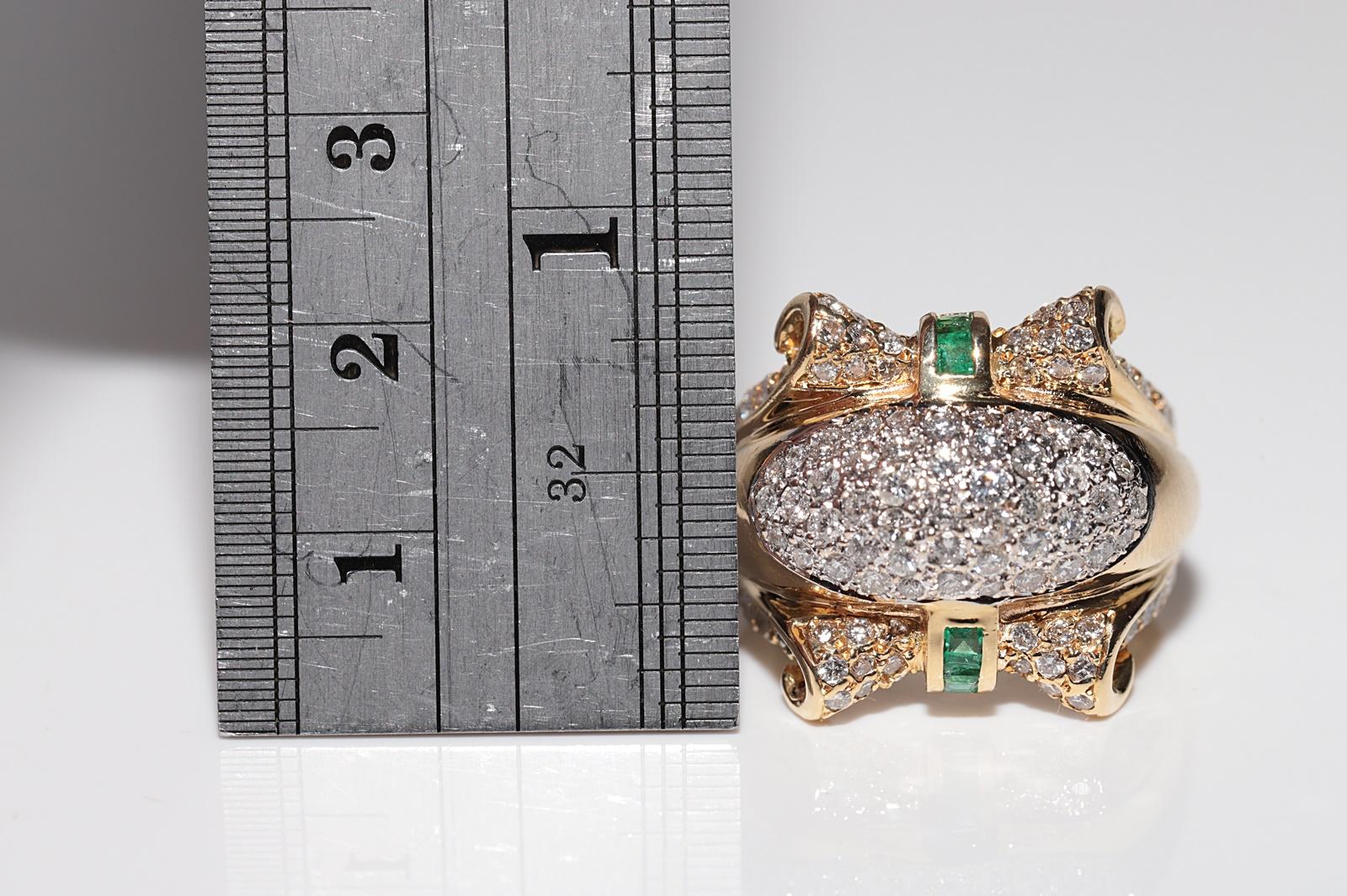 Vintage Circa 1980 18k Gold Natural Diamond And Princess Cut Emerald Tank Ring For Sale 10