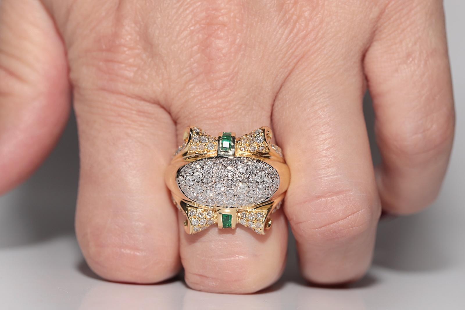 Brilliant Cut Vintage Circa 1980 18k Gold Natural Diamond And Princess Cut Emerald Tank Ring For Sale