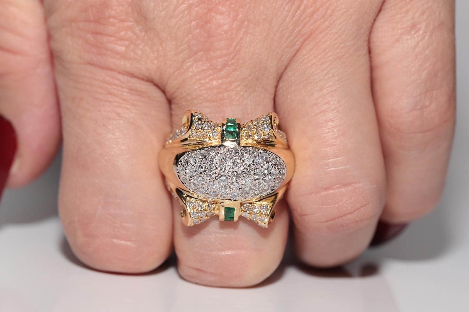 Vintage Circa 1980 18k Gold Natural Diamond And Princess Cut Emerald Tank Ring In Good Condition For Sale In Fatih/İstanbul, 34