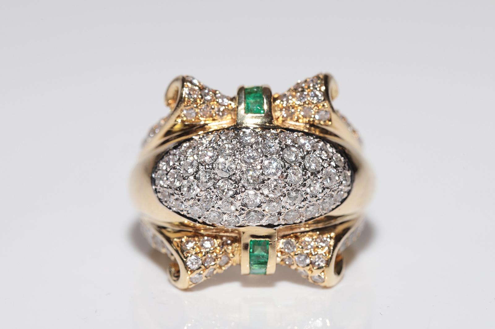 Vintage Circa 1980 18k Gold Natural Diamond And Princess Cut Emerald Tank Ring For Sale 2
