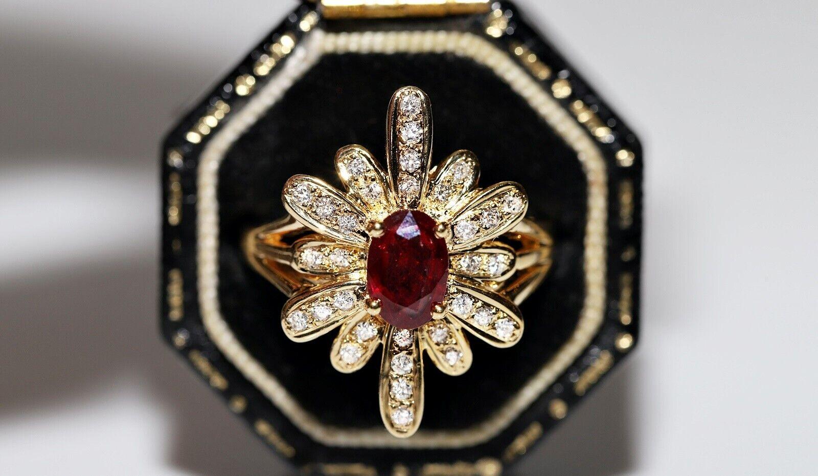 In sehr gutem Zustand.
Das Gesamtgewicht beträgt 6.5 Gramm.
Totally is diamond  0,26 Karat.
Der Diamant hat die Farbe H und die Reinheit vs-s1.
Total ist  Rubin 0,86 Karat.
Die Ringgröße ist US 6.
Wir können jede Größe herstellen.
Die Box ist nicht
