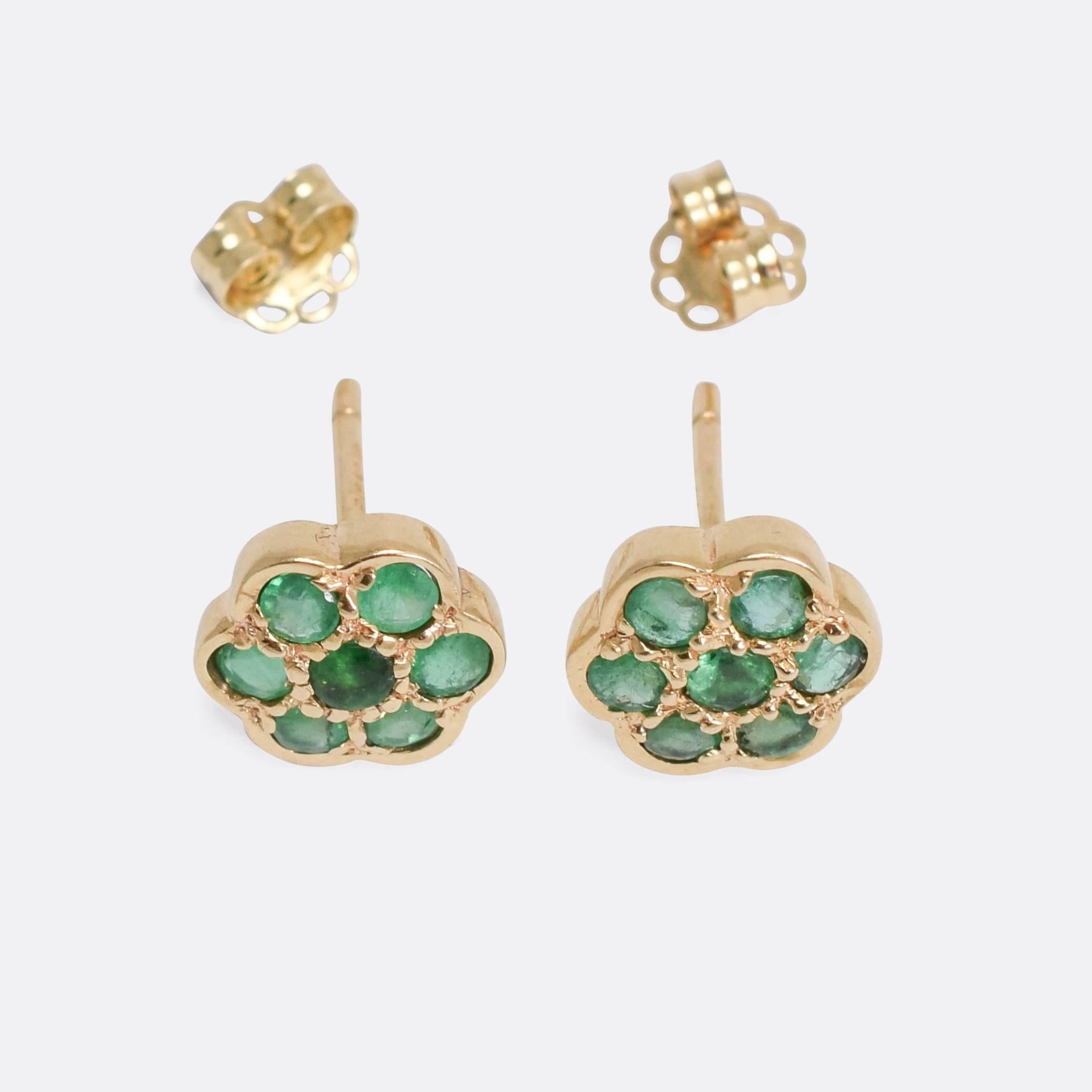 A sweet pair of flower cluster earrings, modelled in 9k gold and each one set with nine natural emeralds. They were made in the 1980s, a good size at just under 1cm in width.

STONES
Natural Emeralds - 2.5mm diameter

MEASUREMENTS
Width: