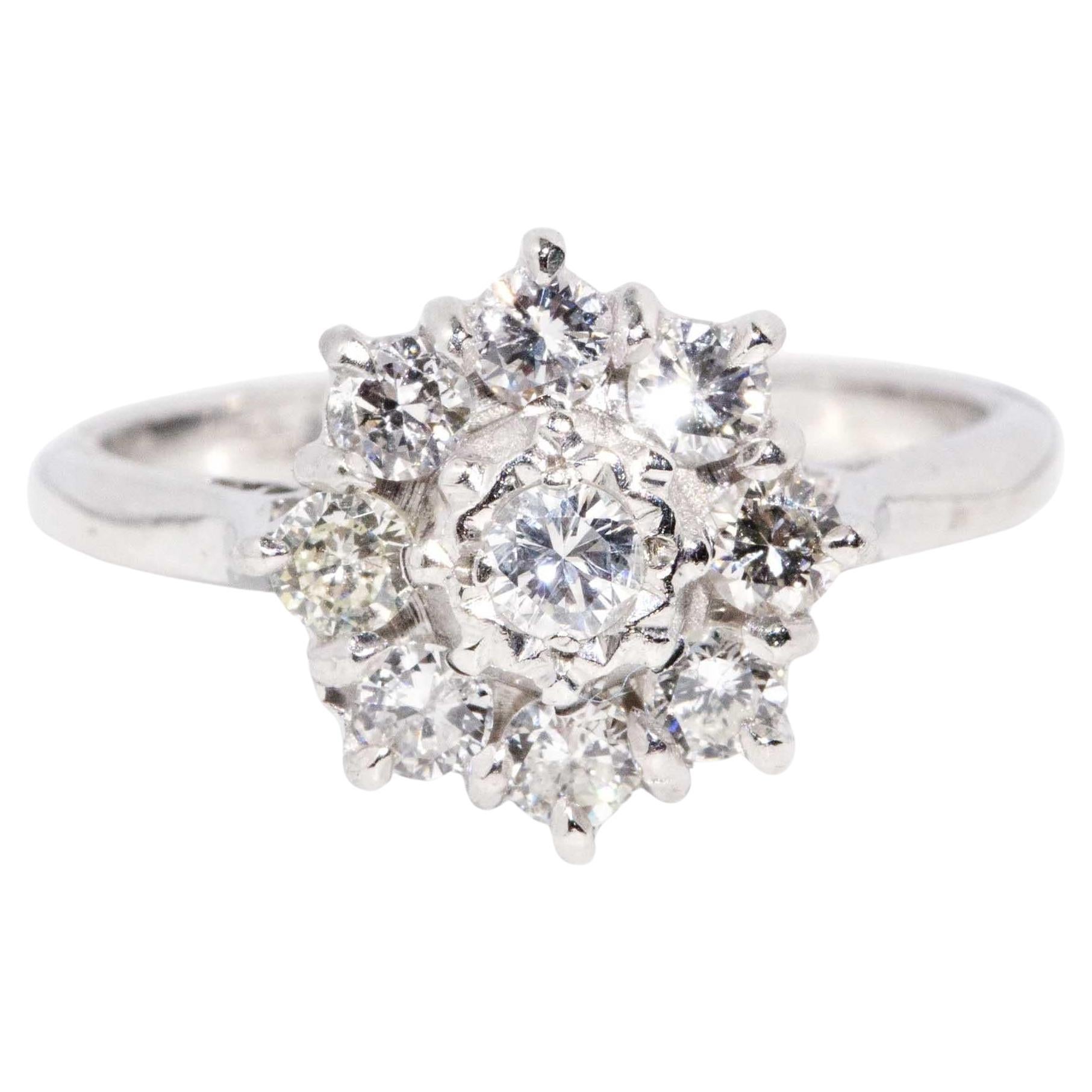 Anillo en racimo de diamantes vintage circa años 80 de 0,74 quilates y oro blanco de 18 quilates