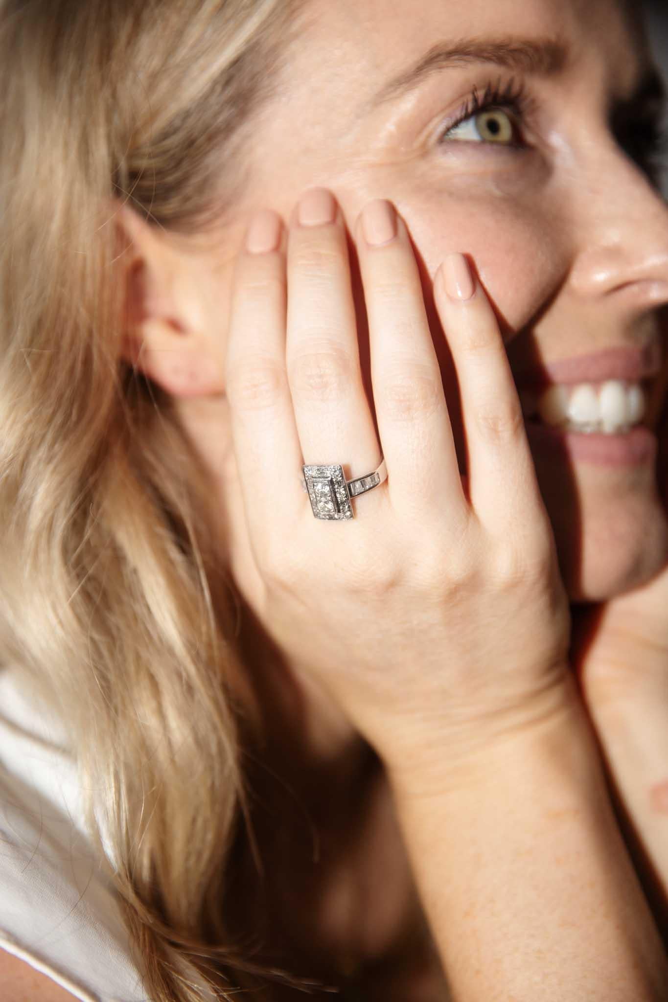 Vintage Circa 1980er Jahre 0,80 Karat Diamantring 18 Karat Weißgold (Brillantschliff) im Angebot