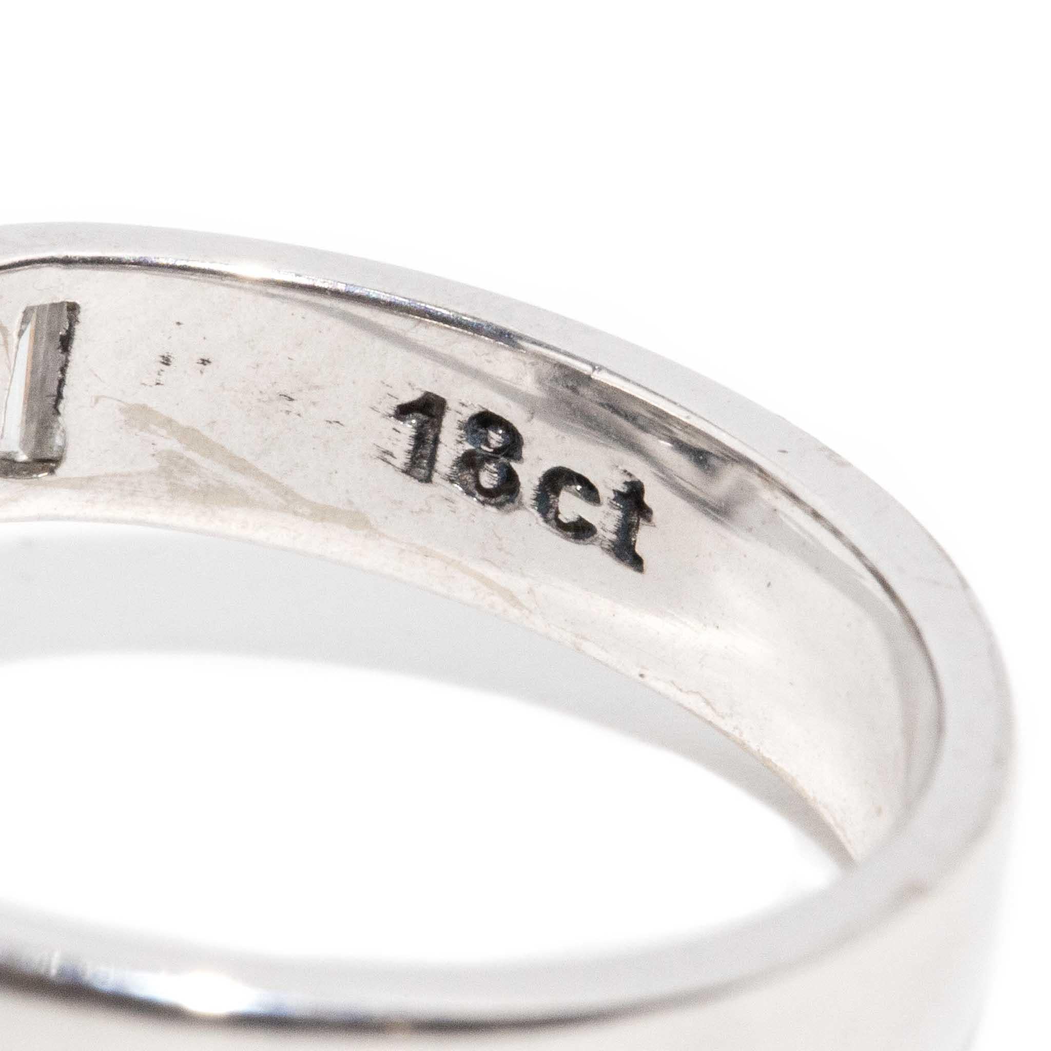 Vintage Circa 1980er Jahre 0,80 Karat Diamantring 18 Karat Weißgold im Angebot 3