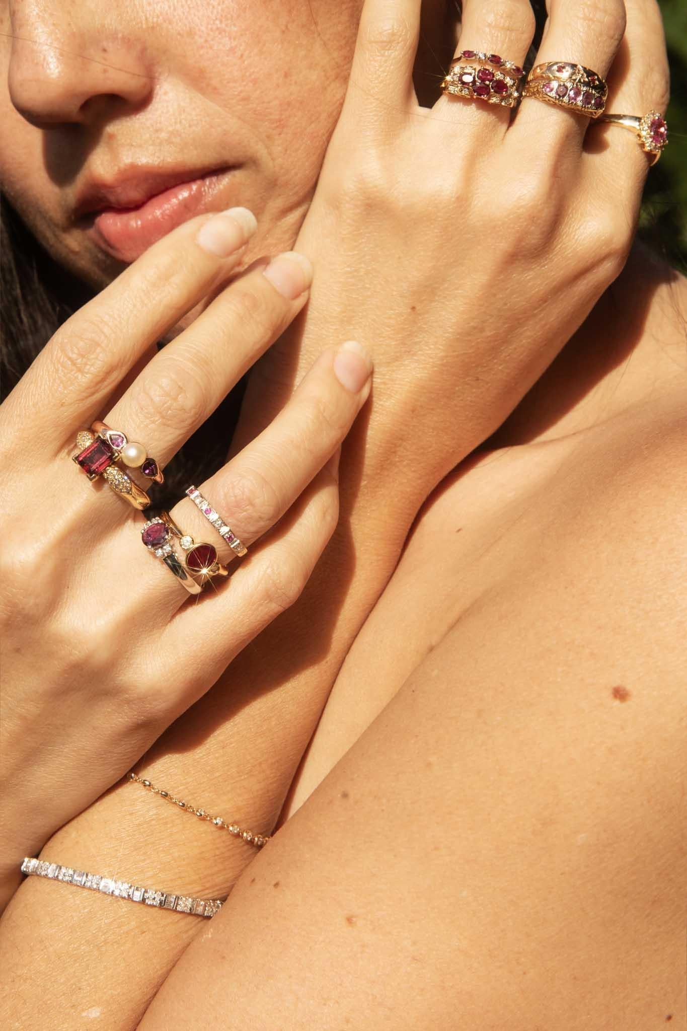 An elegant show of fire and brilliance, the 18-carat gold Khloe Ring features a crimson ruby embraced by dazzling diamonds. Her clean lines accentuate the richness of the ruby, showcasing the beauty of one of nature's most beloved gems. 

The Khloe