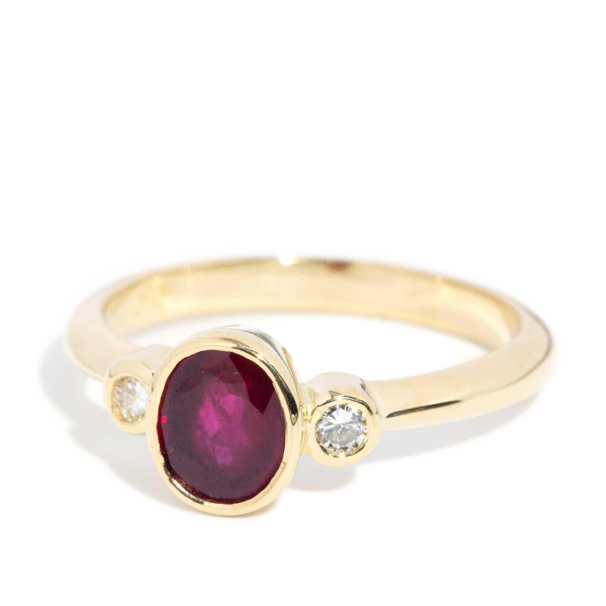 Vintage Circa 1980s 1.00 Carat Ruby & Diamond Ring 18 Carat Yellow Gold For Sale 3