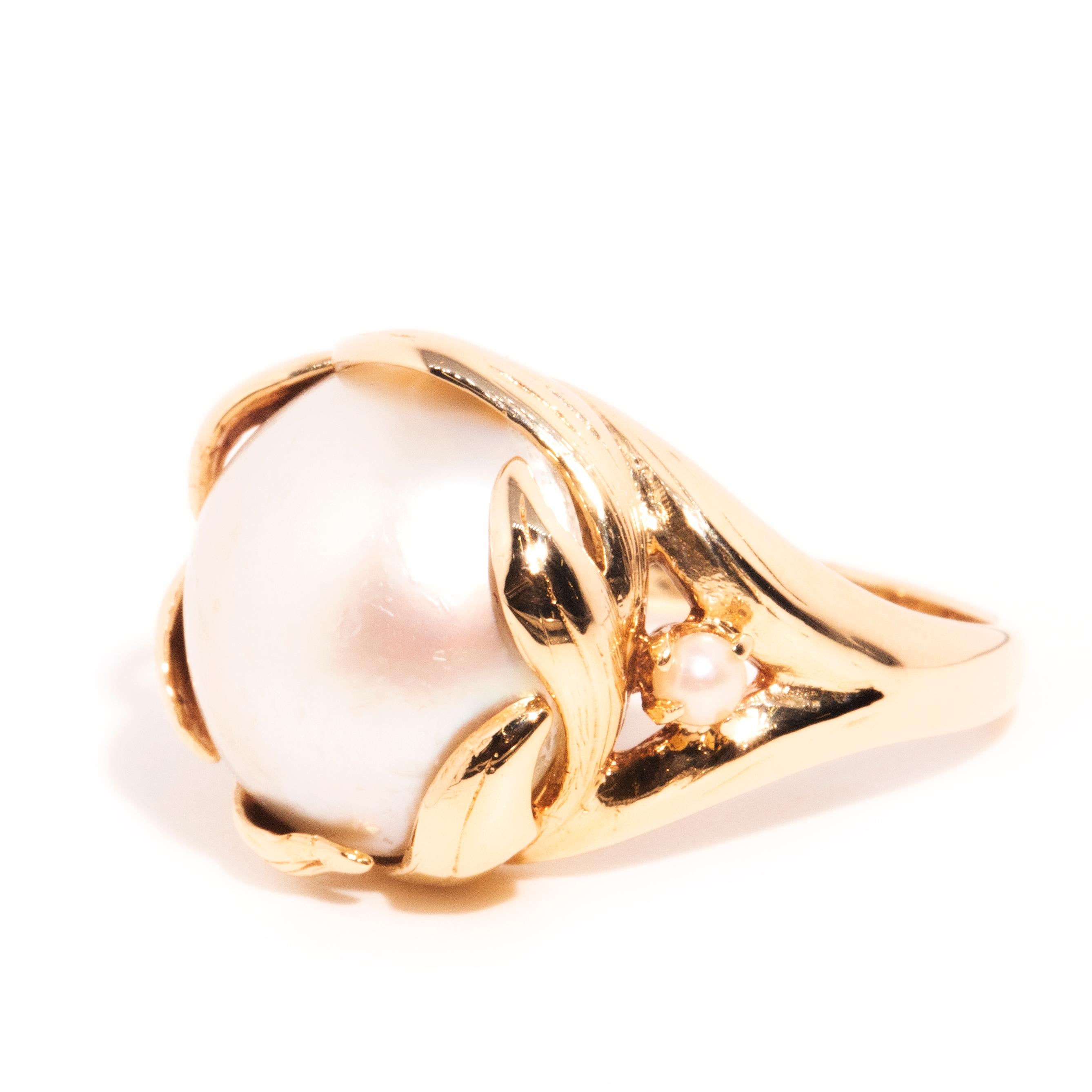 Vintage circa 1980s 14 Carat Yellow Gold Mabe Pearl Leaf Setting Ring For Sale 7