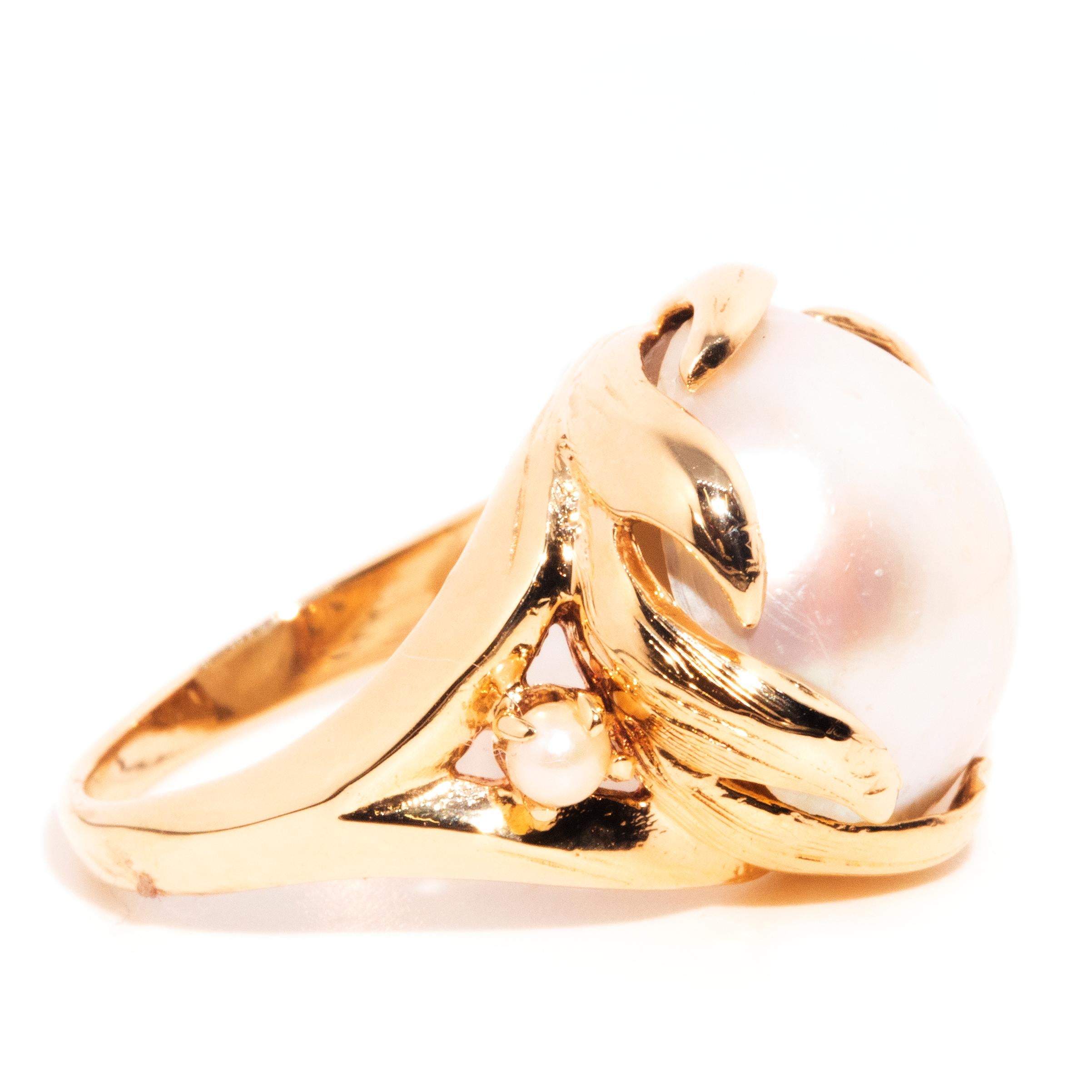 Vintage circa 1980s 14 Carat Yellow Gold Mabe Pearl Leaf Setting Ring For Sale 1