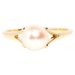 Vintage circa 1980s 14 Carat Yellow Gold Solitaire White Akoya Pearl Ring