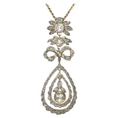 Collana con ciondolo decorato con diamanti naturali in oro 14k, vintage, anni '80 circa.