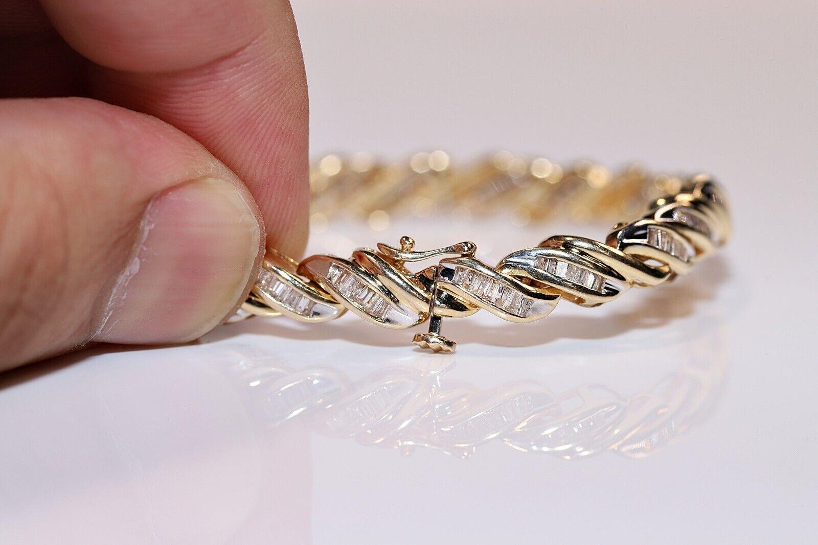 Vintage Circa 1980er Jahre 14k Gold Natürliches Baguette-Schliff Diamant Dekoriertes Armband im Zustand „Gut“ im Angebot in Fatih/İstanbul, 34